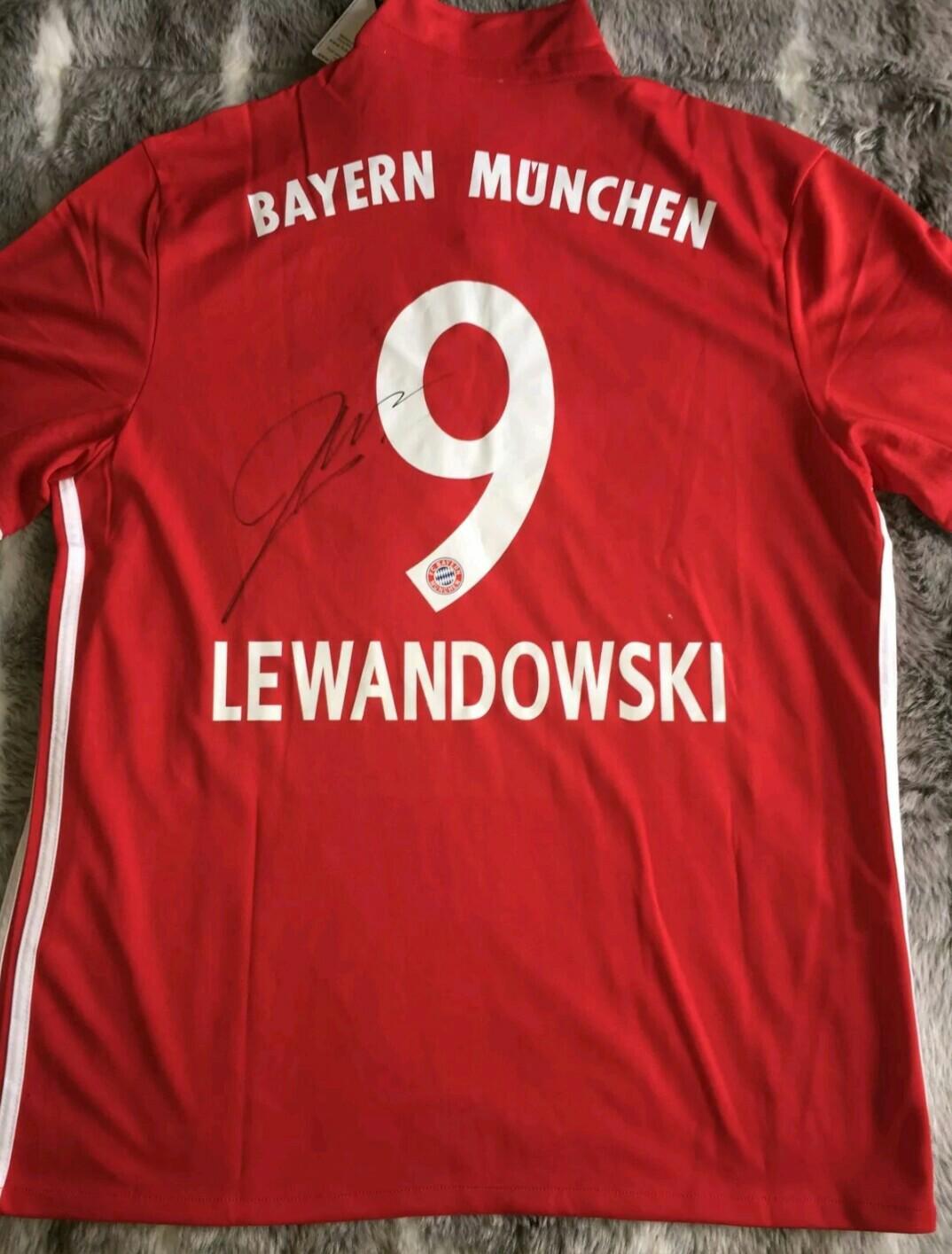 Robert Lewandowski signed Bayern shirt 