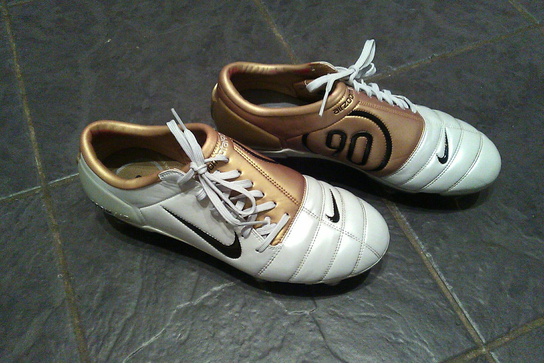 gold t90 football boots online -