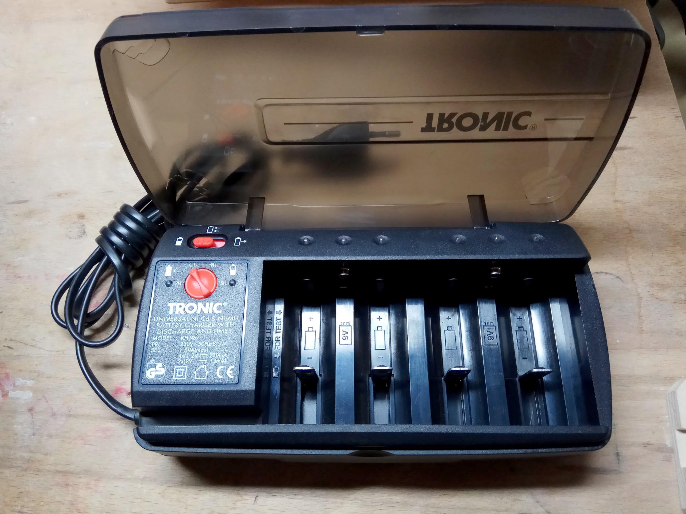 TRONIC Universal-Akkuladegerät Ladegerät Batterie Ladegerät