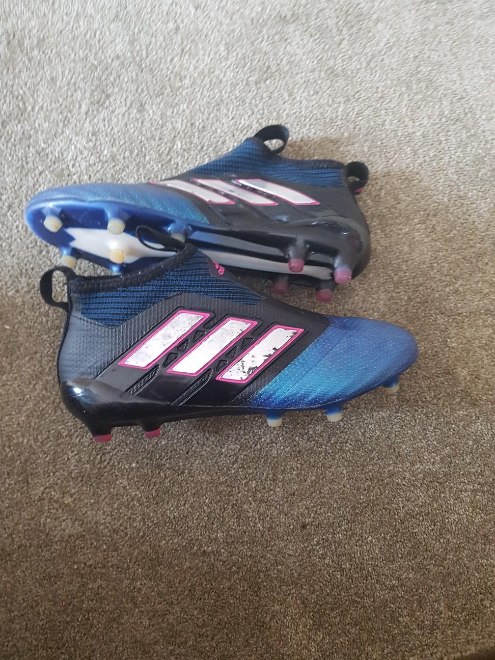 size 6 laceless football boots