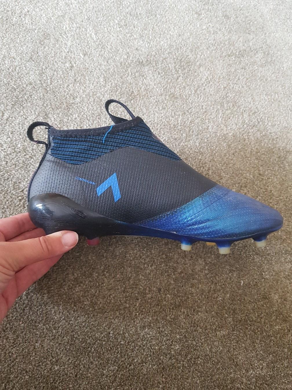 laceless football boots size 6