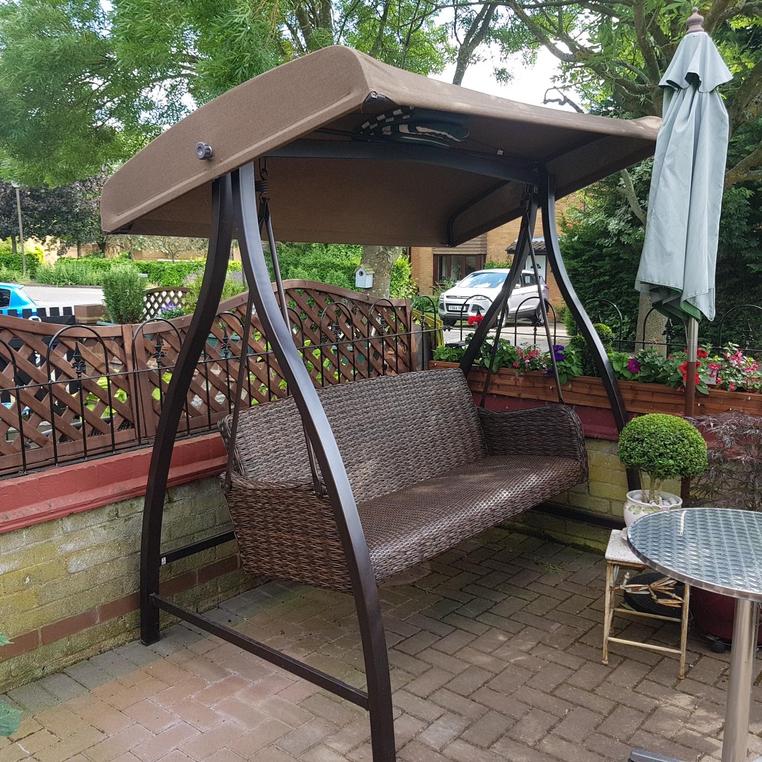 COSTCO 3 Seater Garden Swing Chair in Wolverton for £250