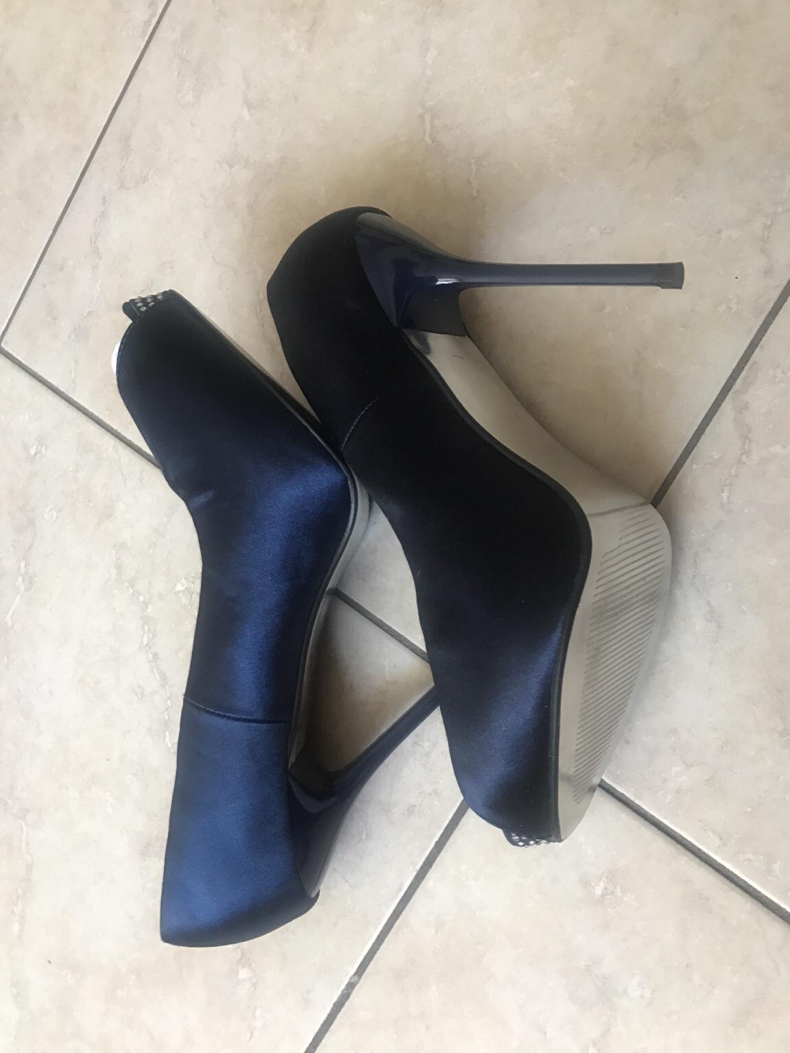 scarpe spuntate blu eleganti