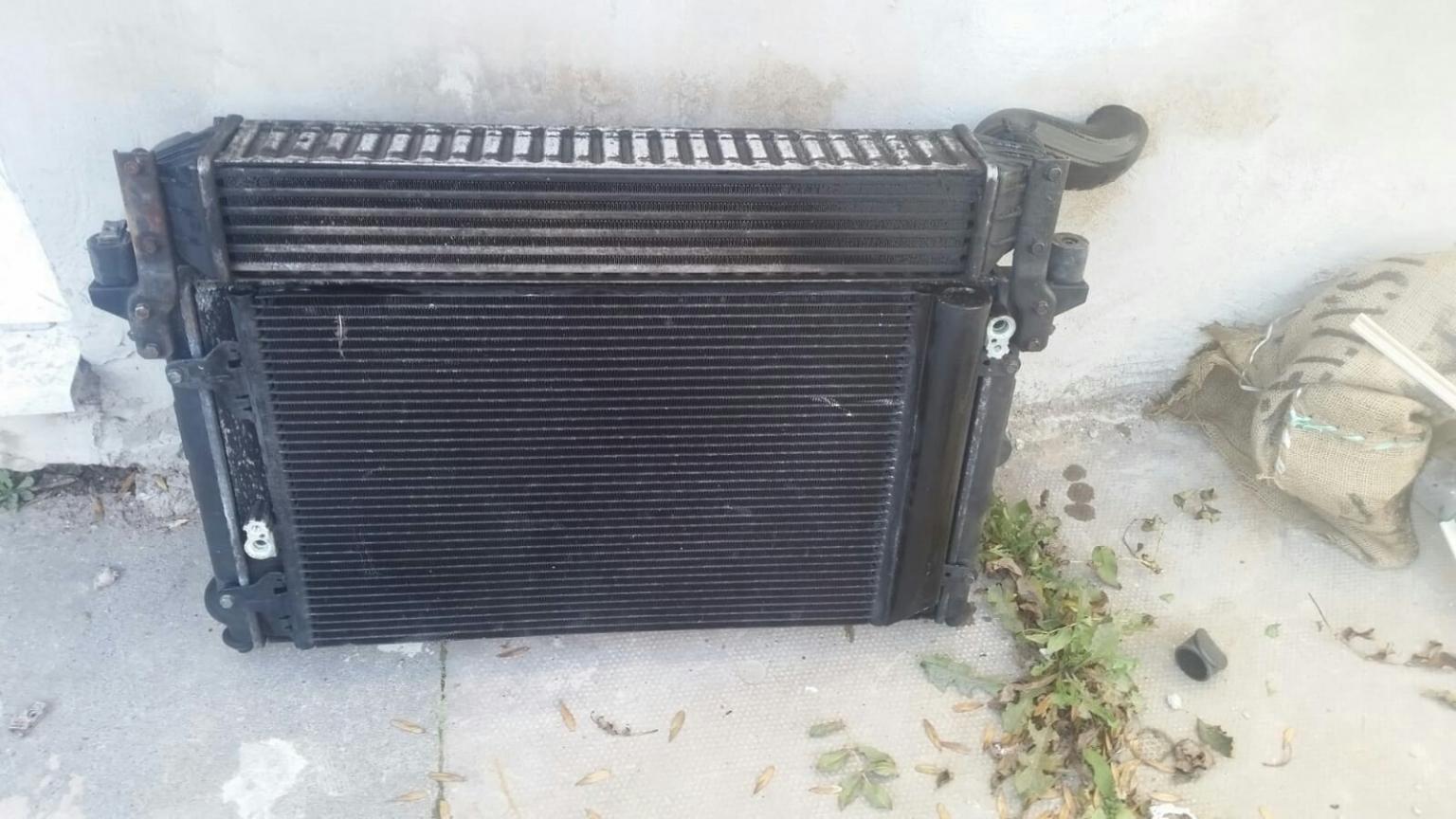 Seat alhambra 1.9 tdi 2002 radiator with fans in B8 