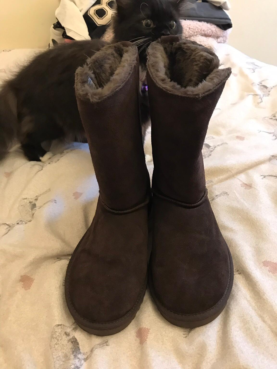 Fat face suede ugg style boots in DE5 