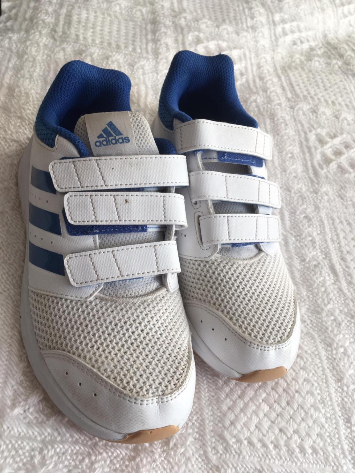 Adidas Sportschuhe Jungen in 6323 Bad Häring for €30.00 for sale | Shpock