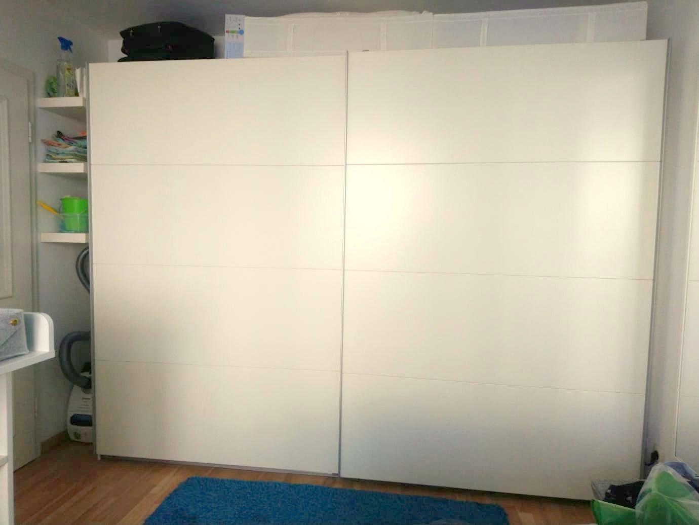 schwebetürenschrank - weiß - 270 cm breit in 82024 taufkirchen for €199