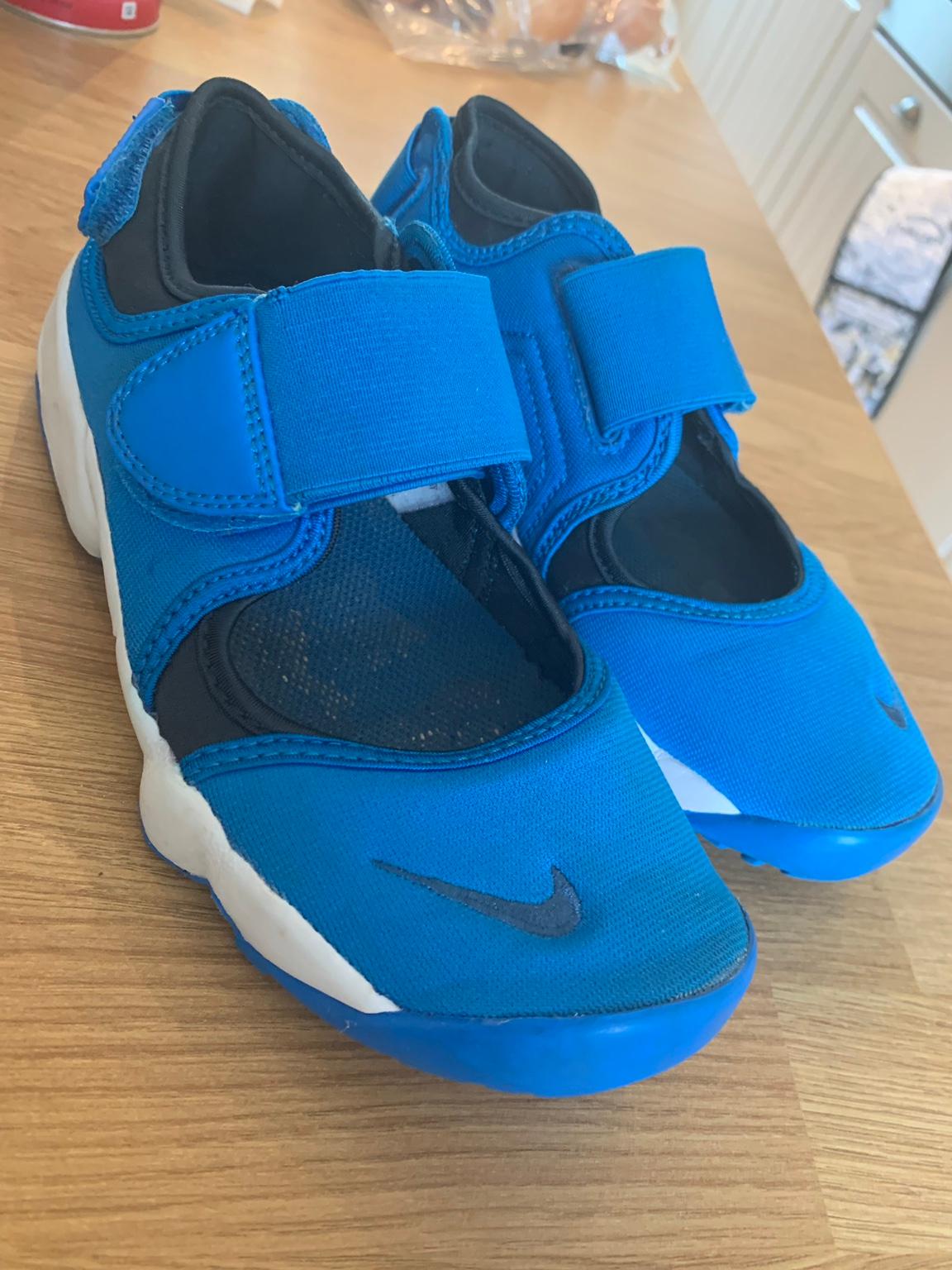 Boys Nike turtle toe style trainers in 