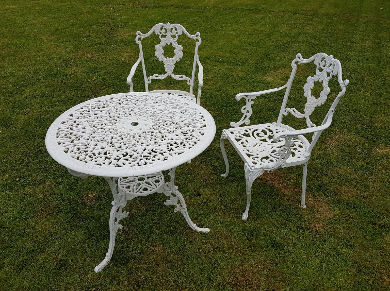 White metal garden table and 2 chairs in Three Rivers for £125.00 for