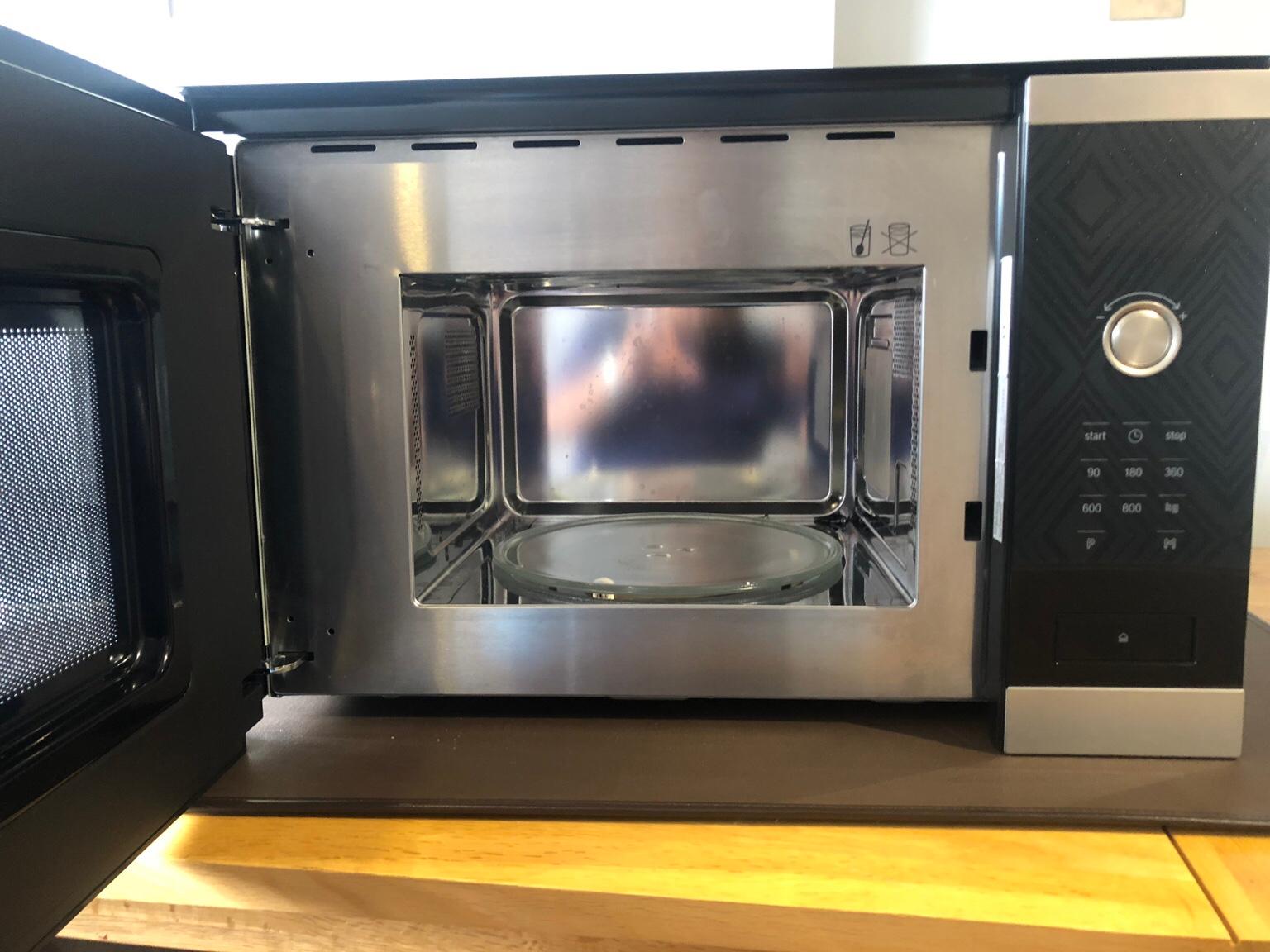 Bosch Integrated Microwave Ex Condition in London for £150.00 for sale