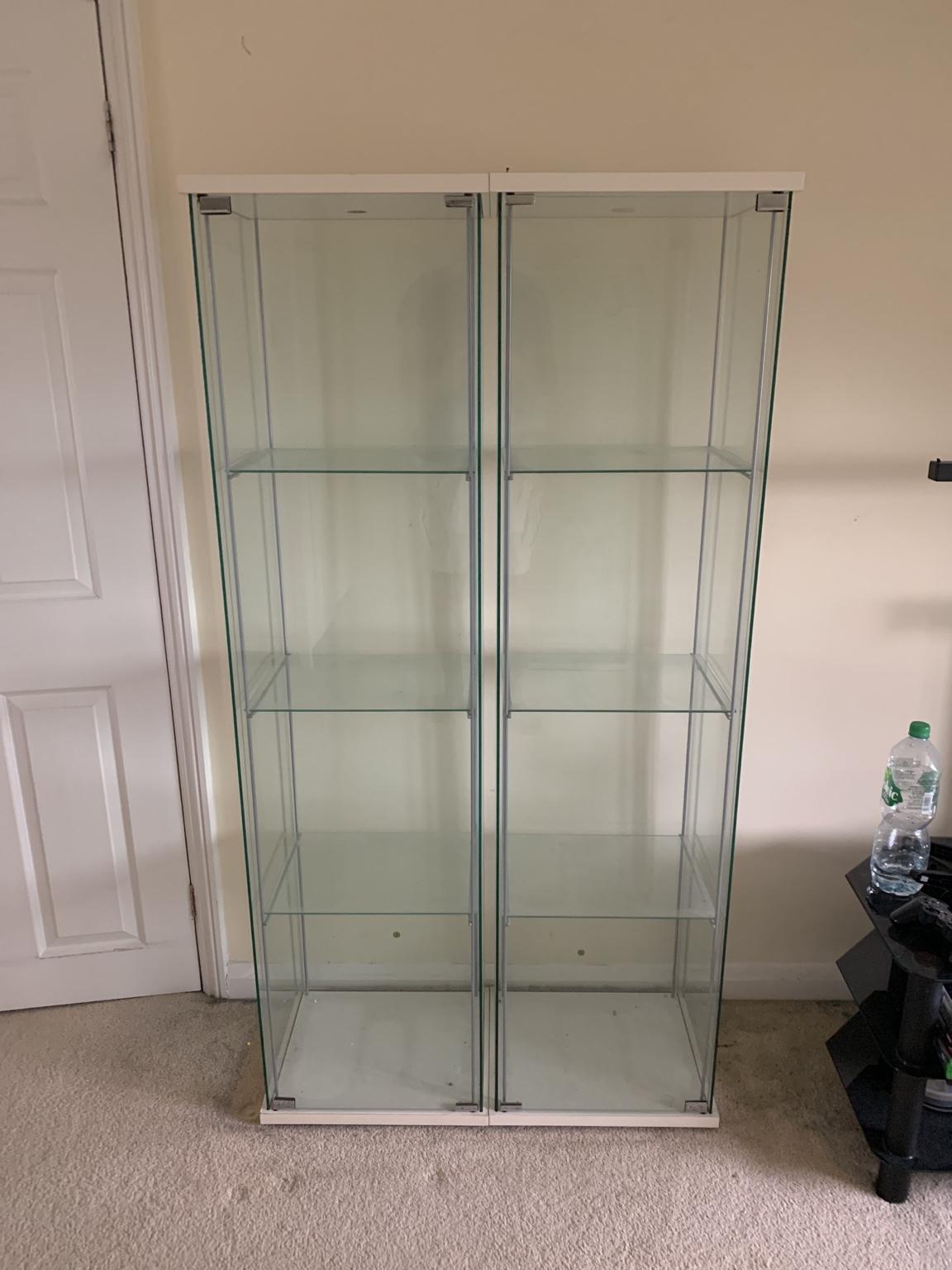 Ikea 3 tier white glass display cabinet in EN6 Hatfield for £20.00 for