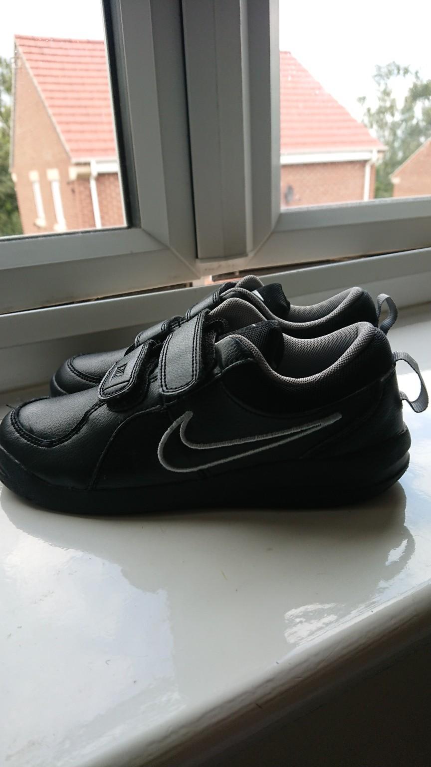 black nike school shoes