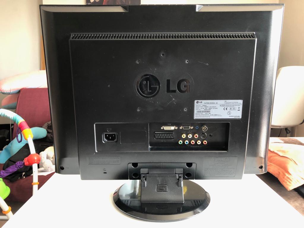 LG Flatron wide LCD TV Monitor HD ready 20” in SW9 London for £25.00