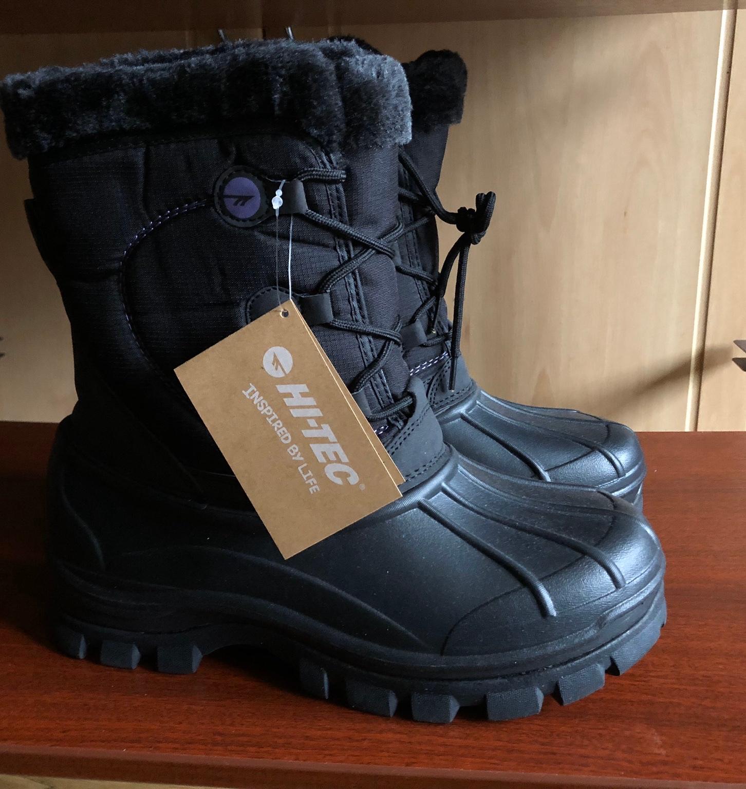 snow boots size 9