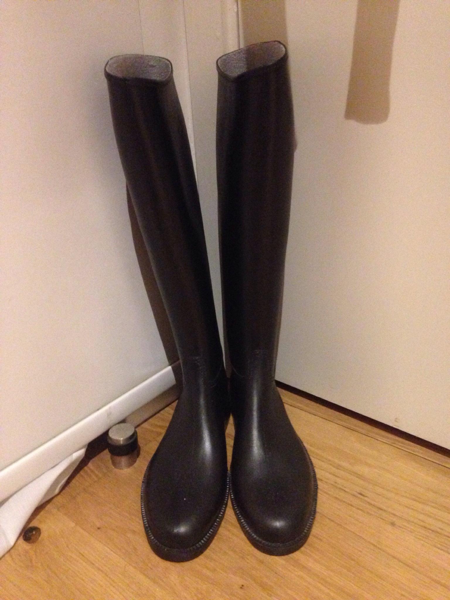 Horse riding boots cheap in N19 London 
