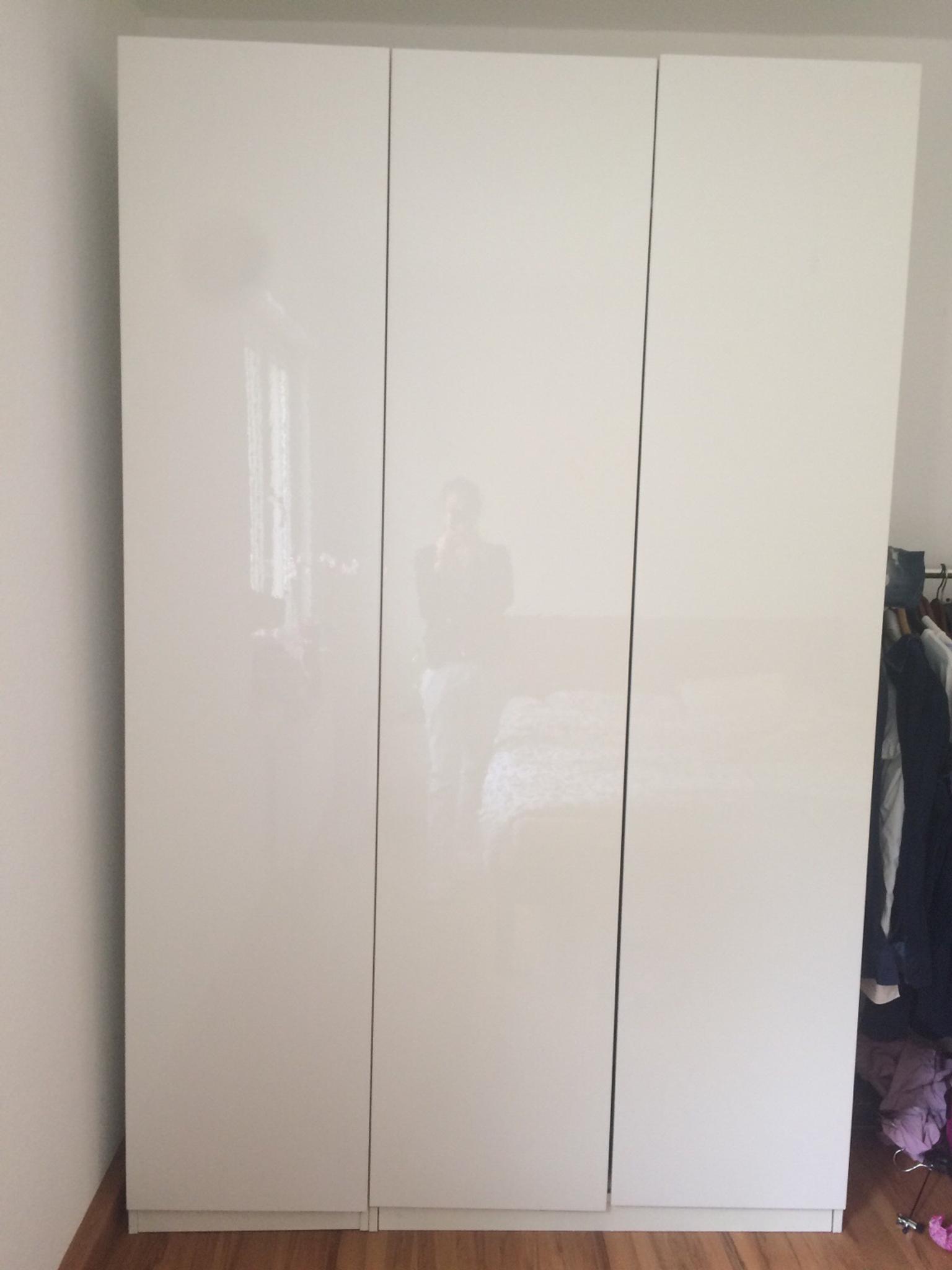 Ikea Pax 3-Türen, Hochglanz weiß 50x236 in 55131 Mainz für ...
