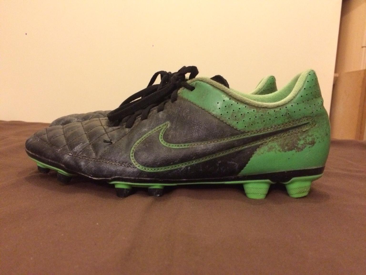 Nike tiempo size 9 mould football boots 