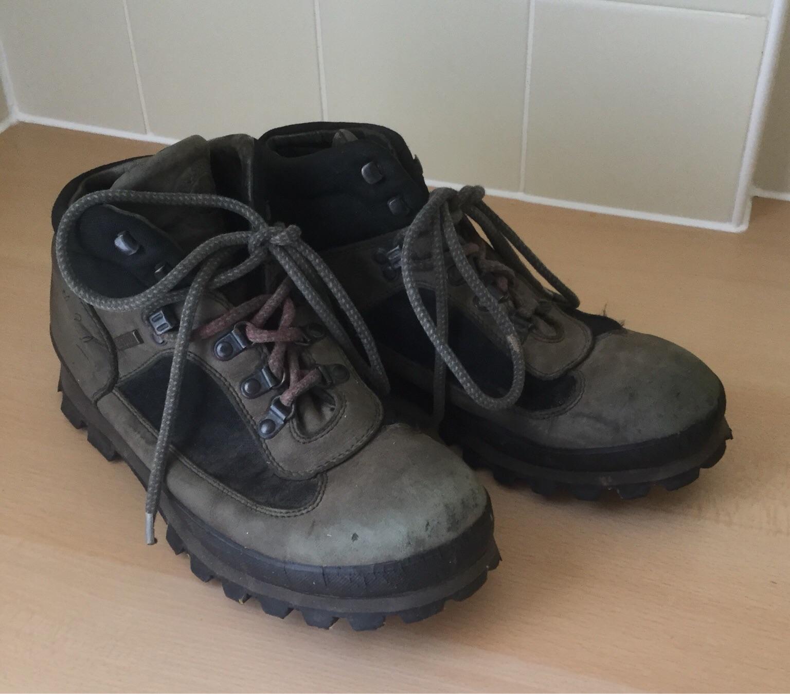mens walking boots size 10