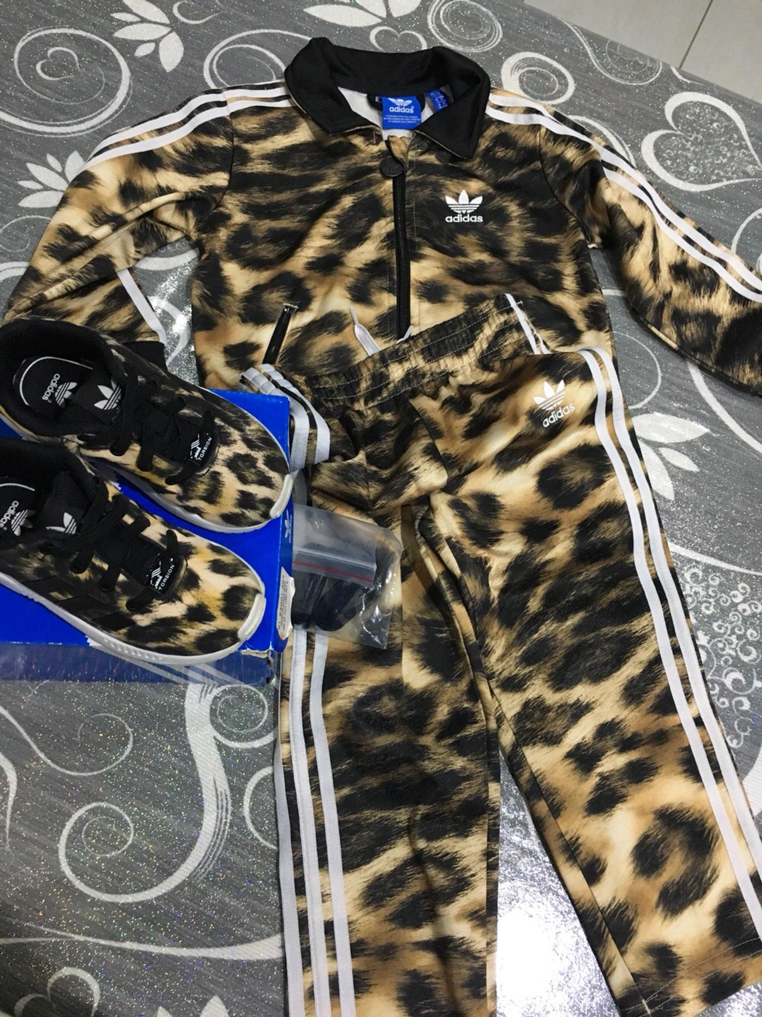 giacca adidas leopardata