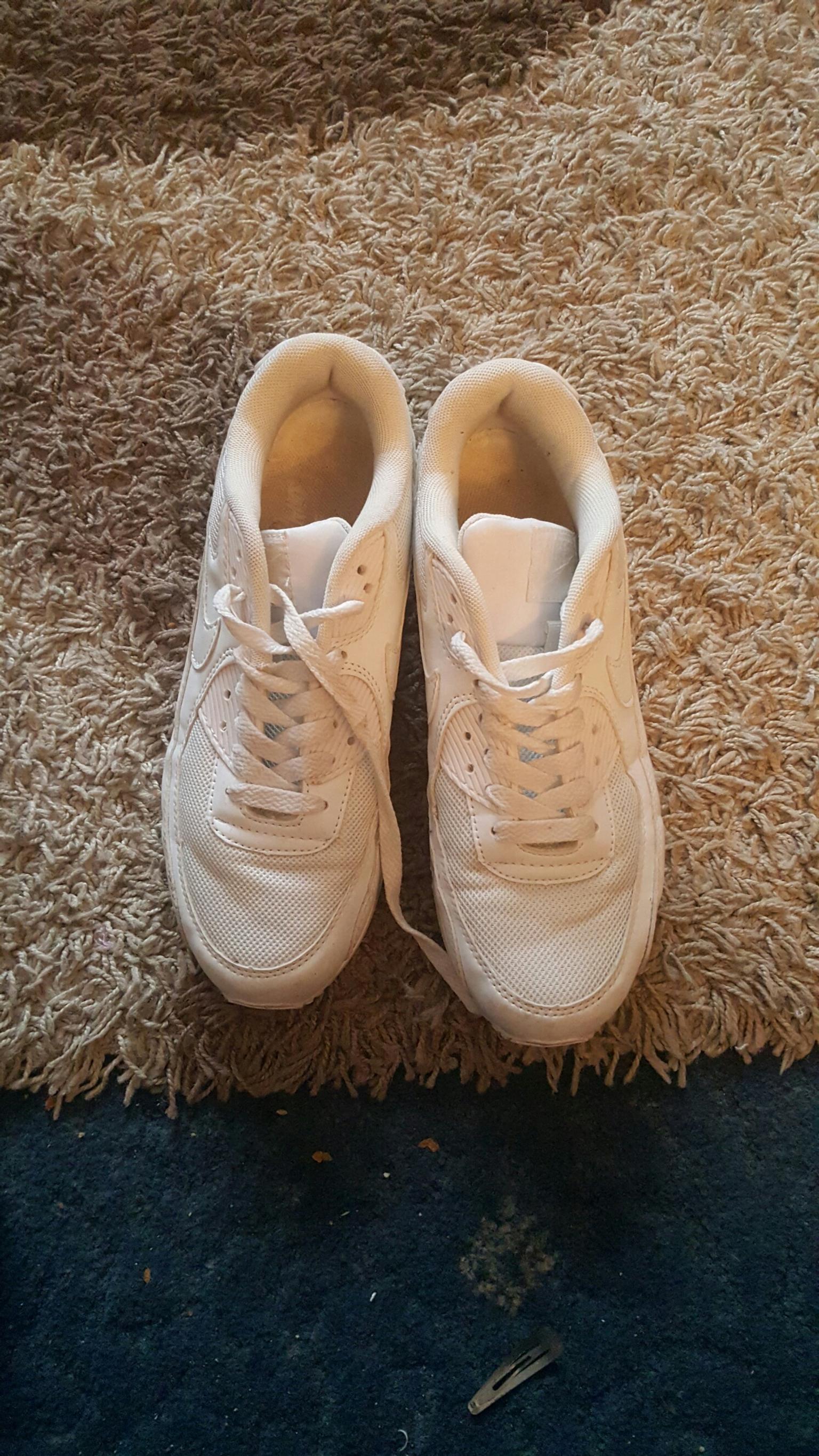 ladies white nike trainers size 6