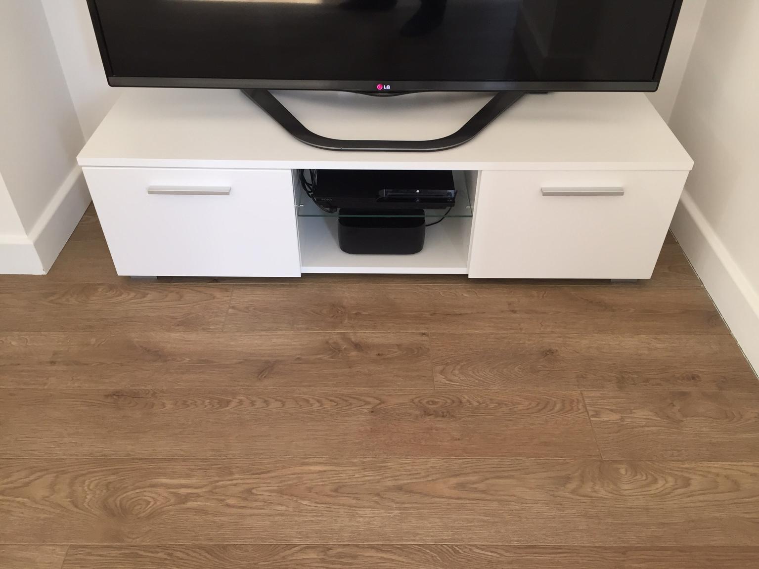 White Tv Cabinet With High Gloss Front Doors In Sw4 London Fur 49