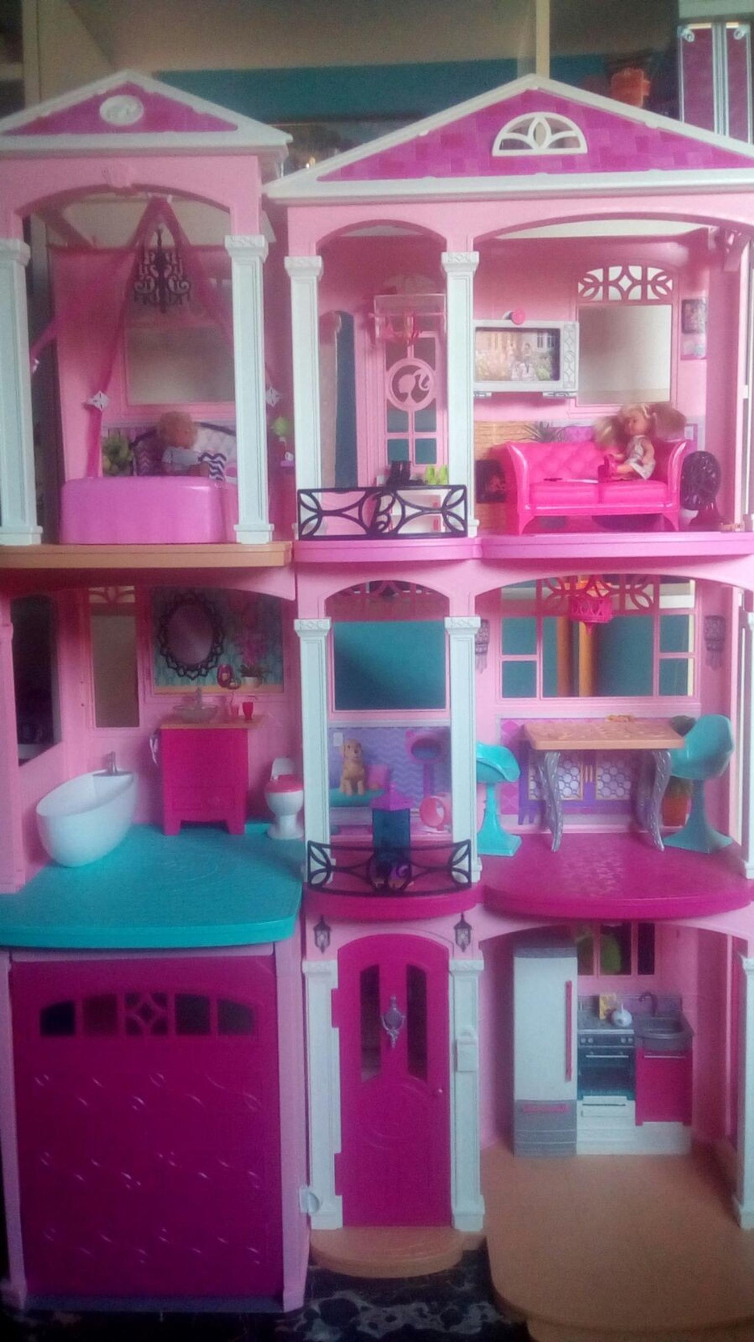 casa di barbie a tre piani