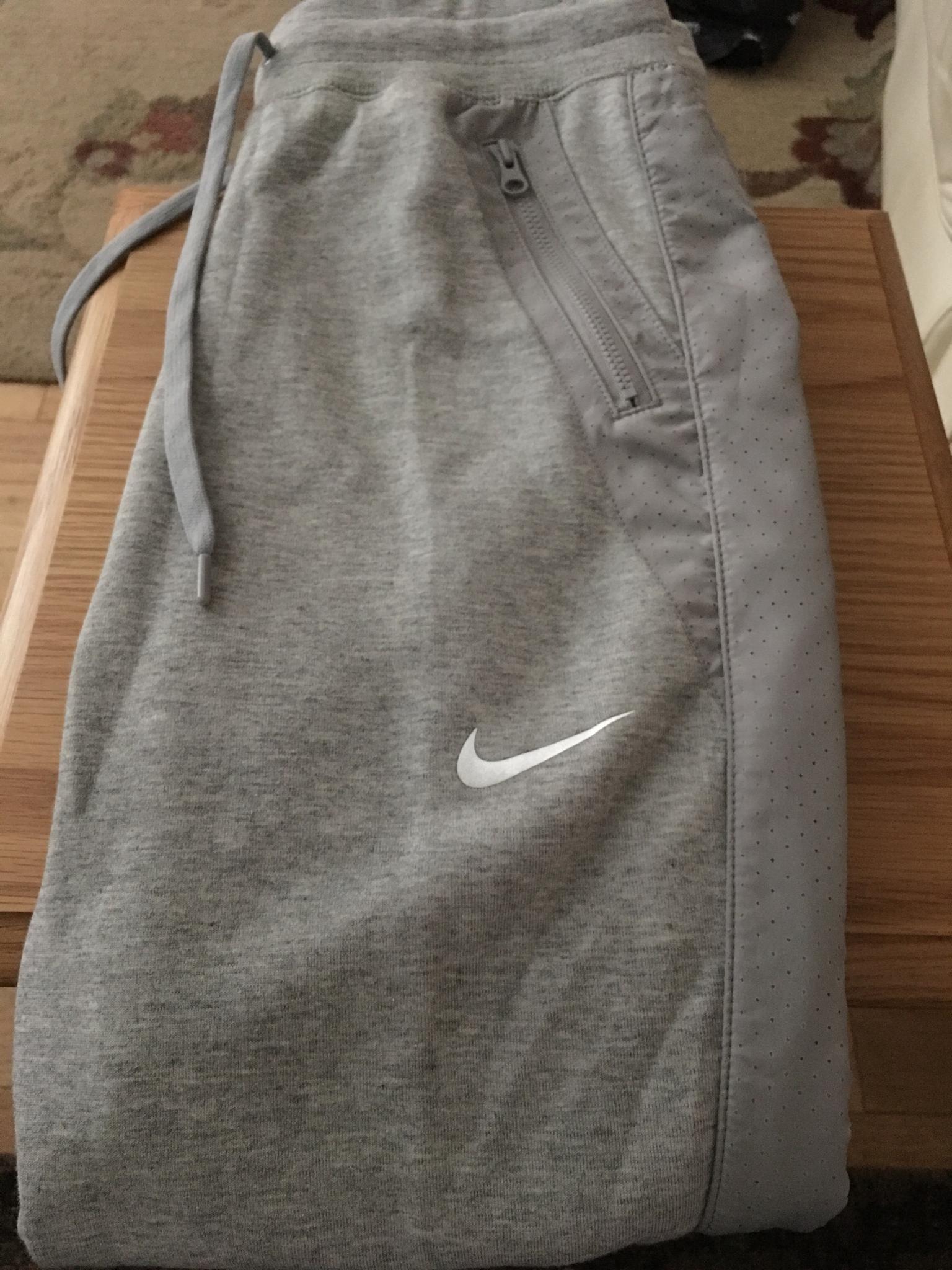 nike tracksuit bottoms with zip pockets