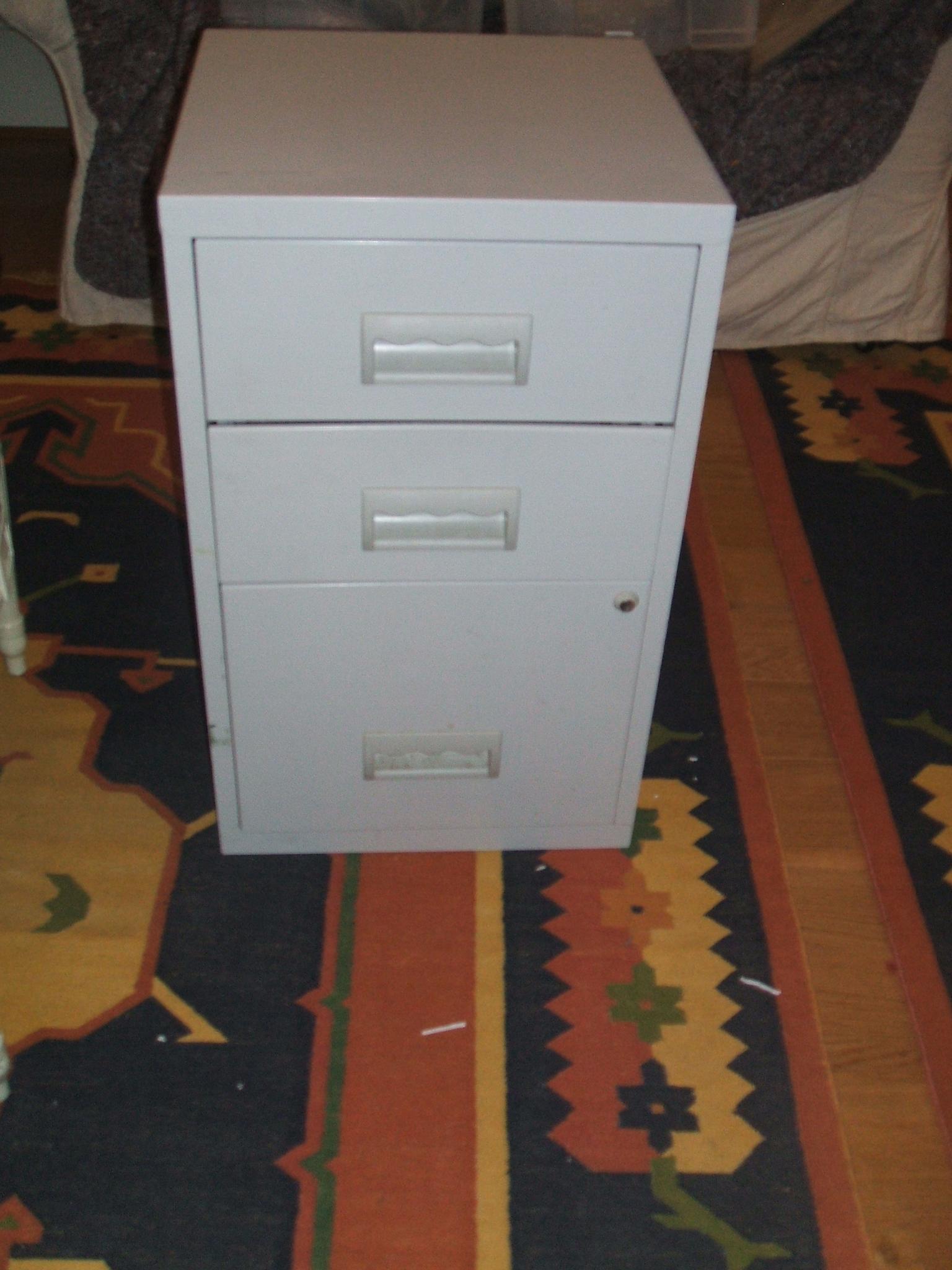 Small Metal 3 Drawer Filing Cabinet In Tw8 London Fur 14 99 Zum