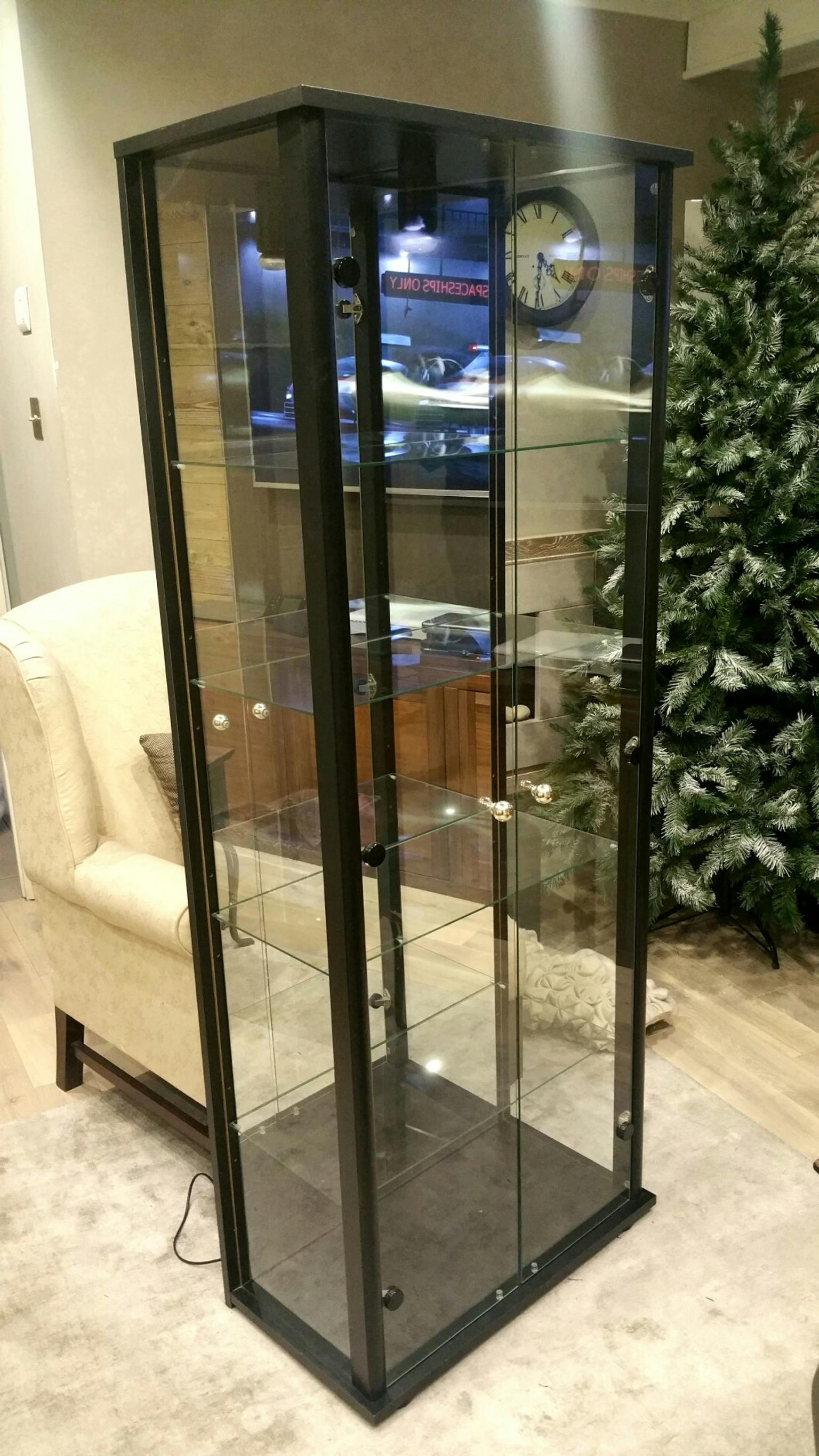 Large Glass Display Cabinet In Bs22 Mare Fur 80 00 Zum Verkauf