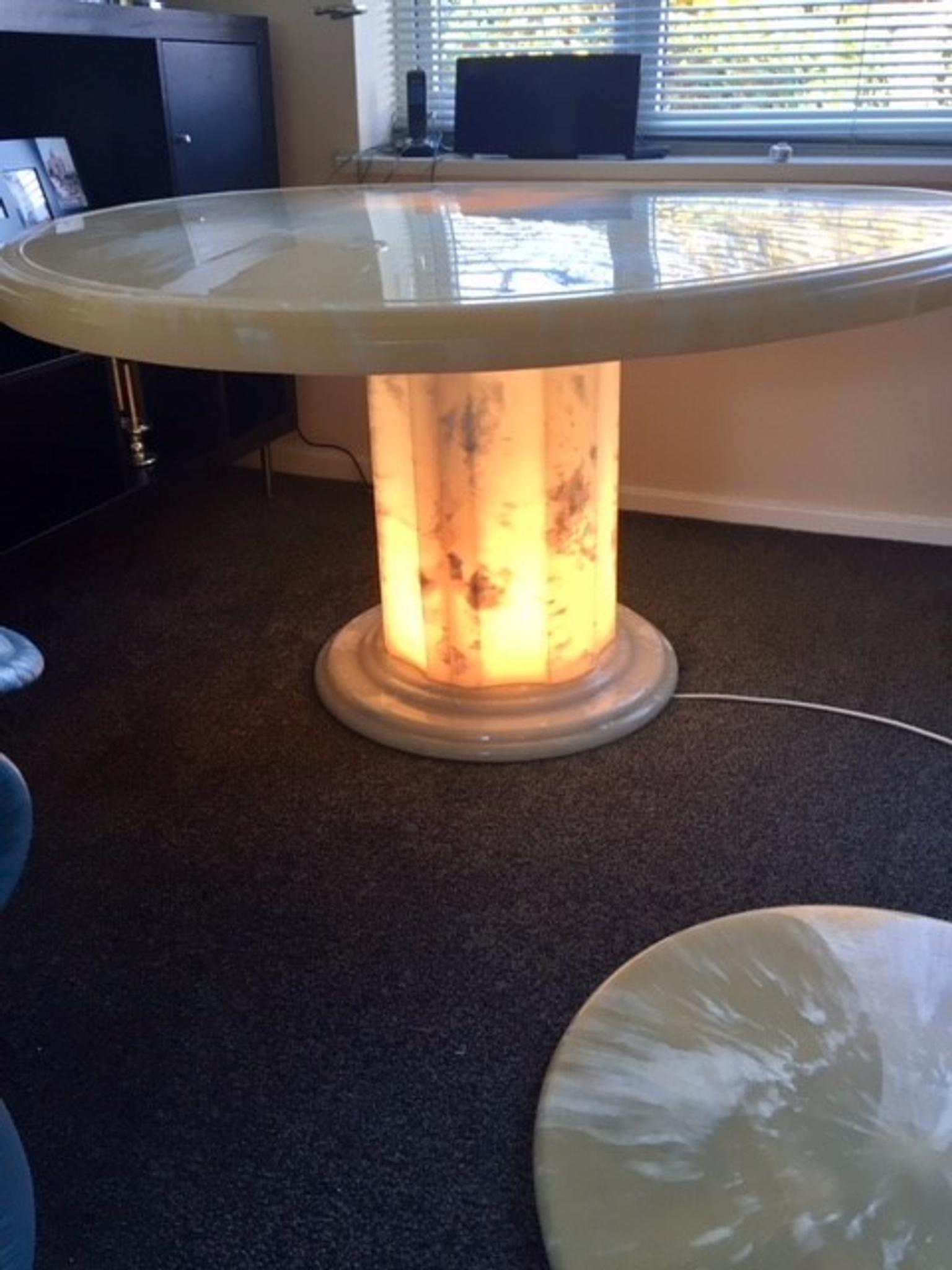 Large Round Cultured Marble Table In Ng4 Gedling Fur 250 00 Zum Verkauf Shpock De