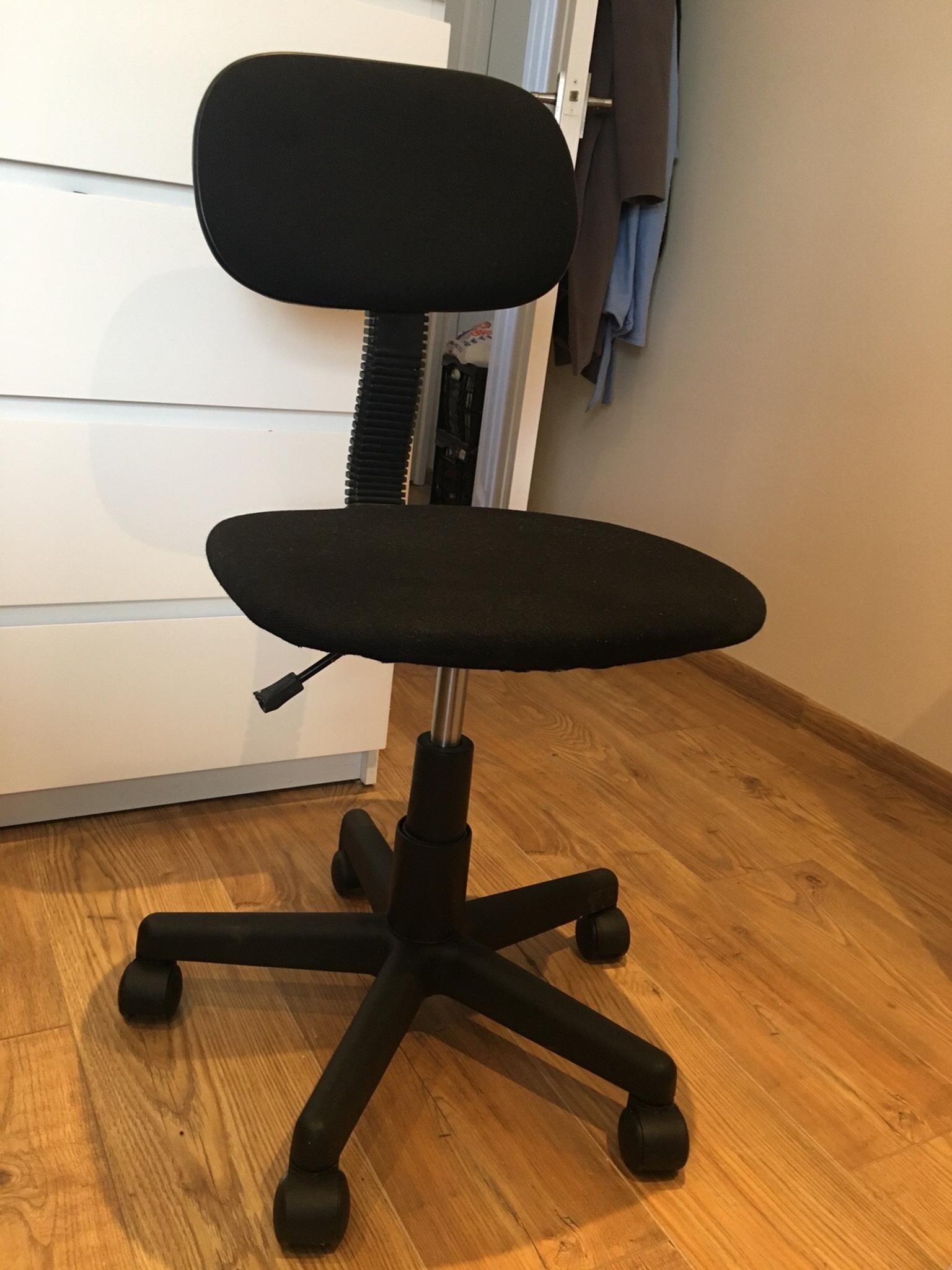 small desk  office chair in lu7 buzzard for £1000 for sale