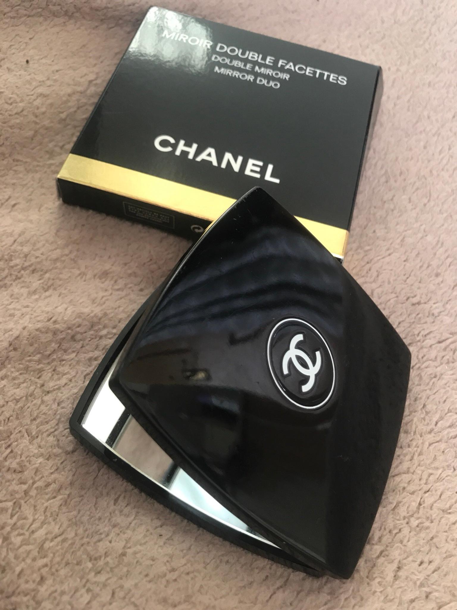 Chanel Duo Compact Mirror In Wv12 Walsall For 18 00 For Sale Shpock
