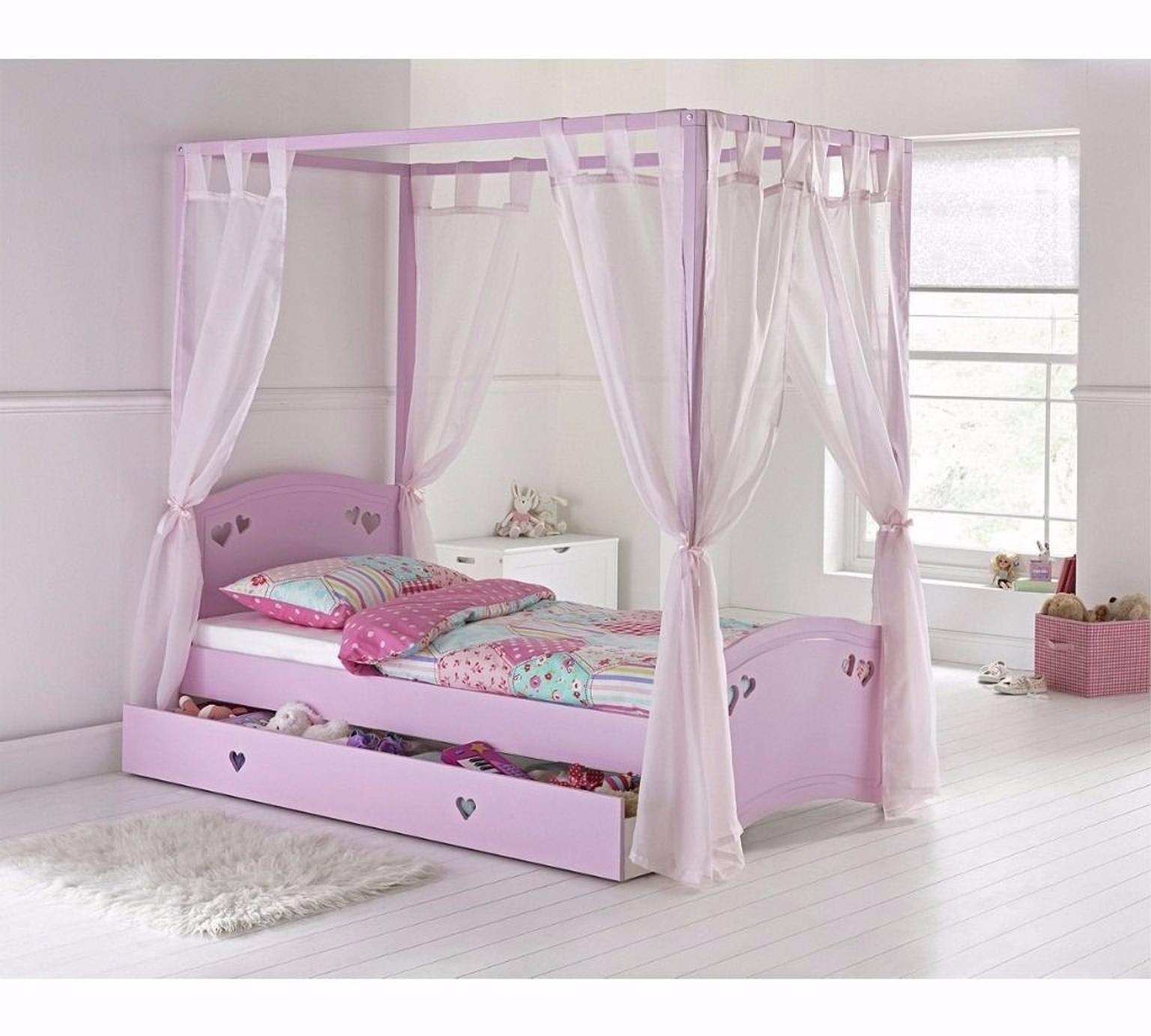 4 poster bed for little girl