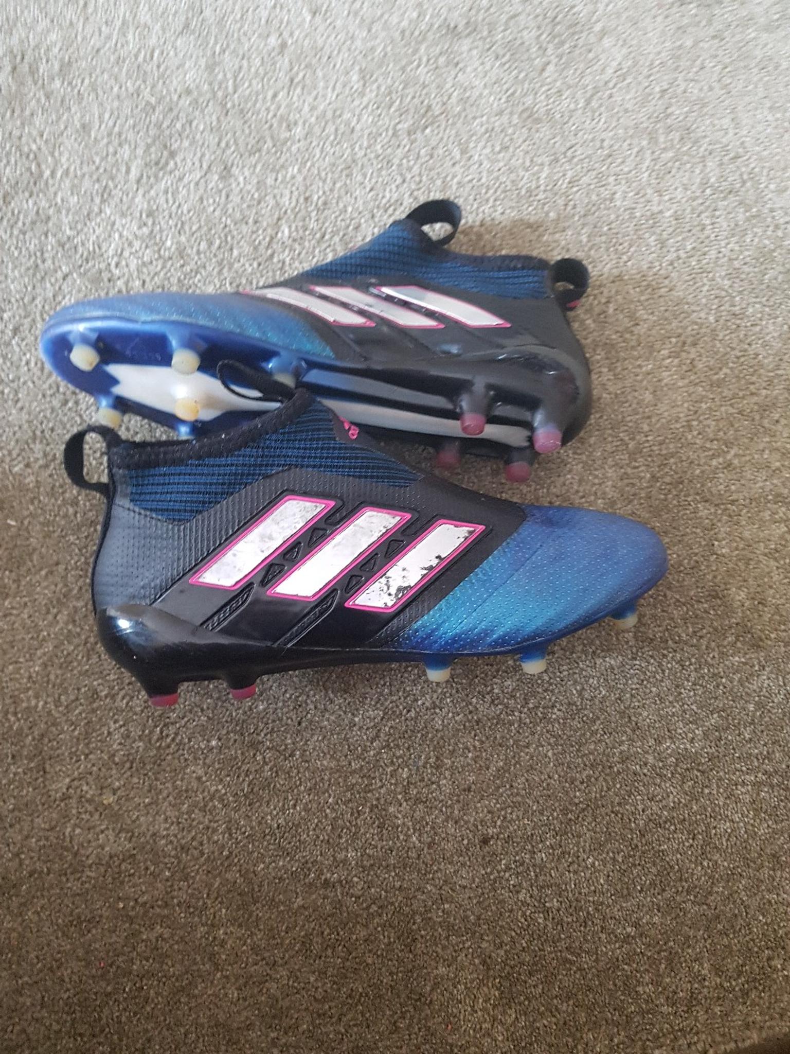 laceless football boots size 6