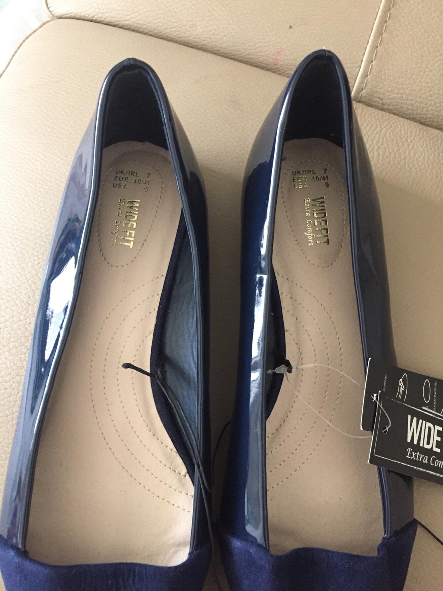 navy shoes size 7
