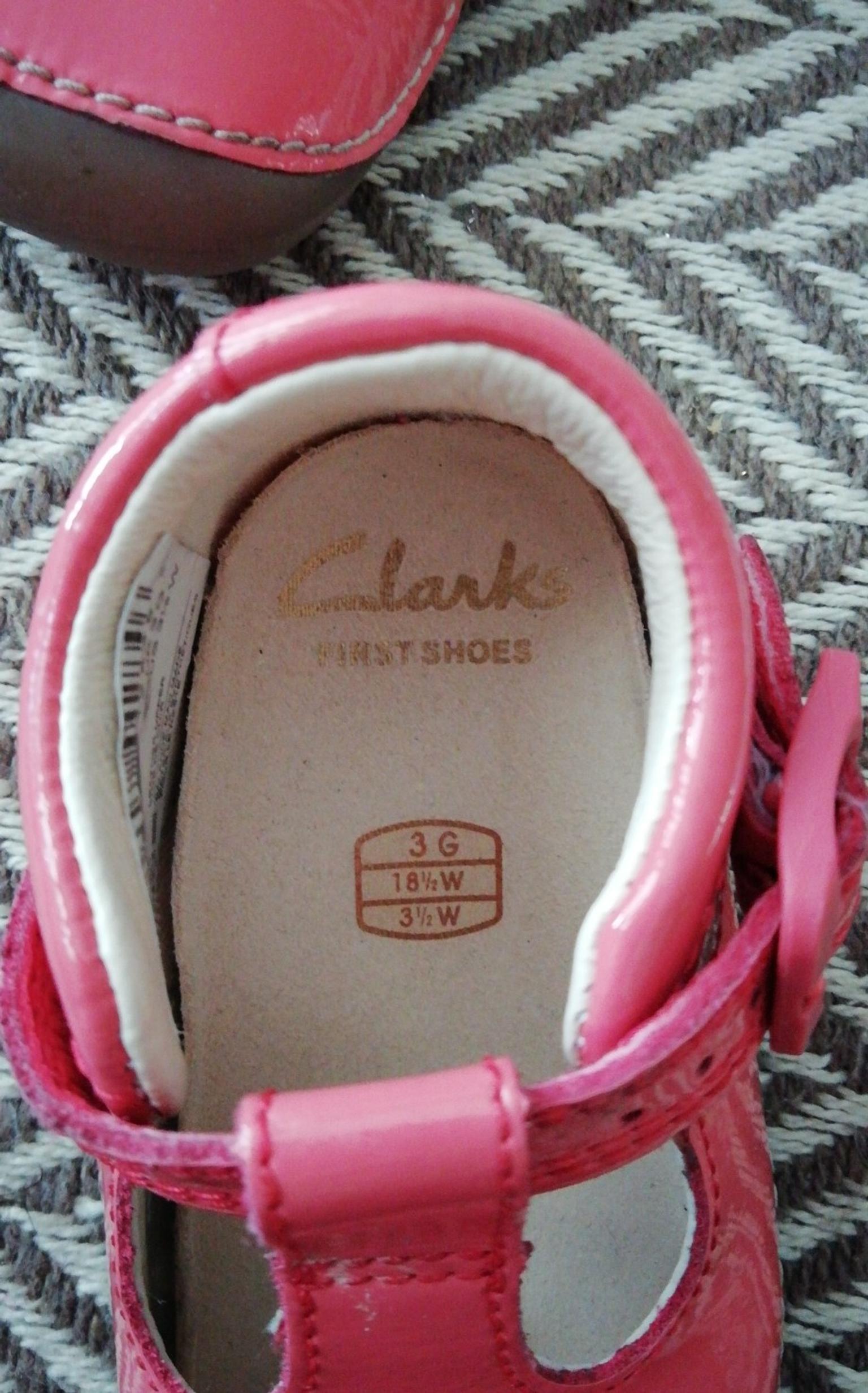 Girls Clarks shoes size 3G in TS25 