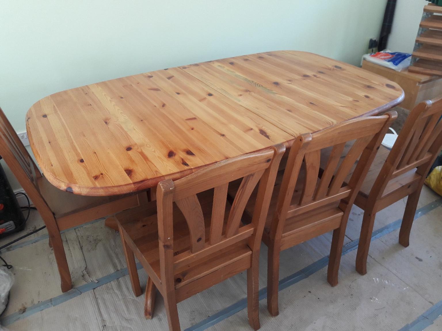 Large Pine Table And 4 Chairs In Mk41 Newnham Fur 25 00 Zum