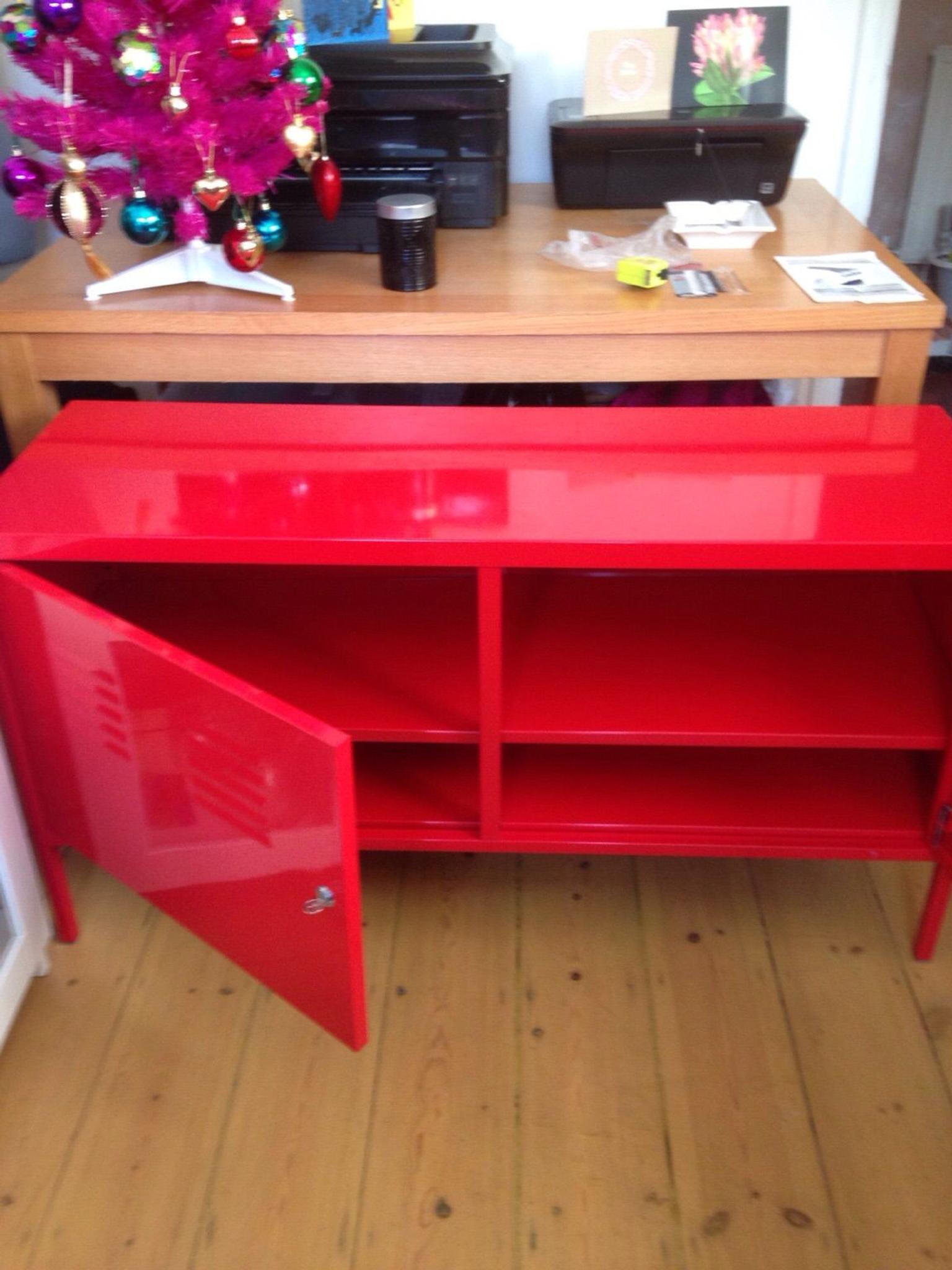 Red Metal Ikea Cabinet In Wc2 London Fur 35 00 Zum Verkauf