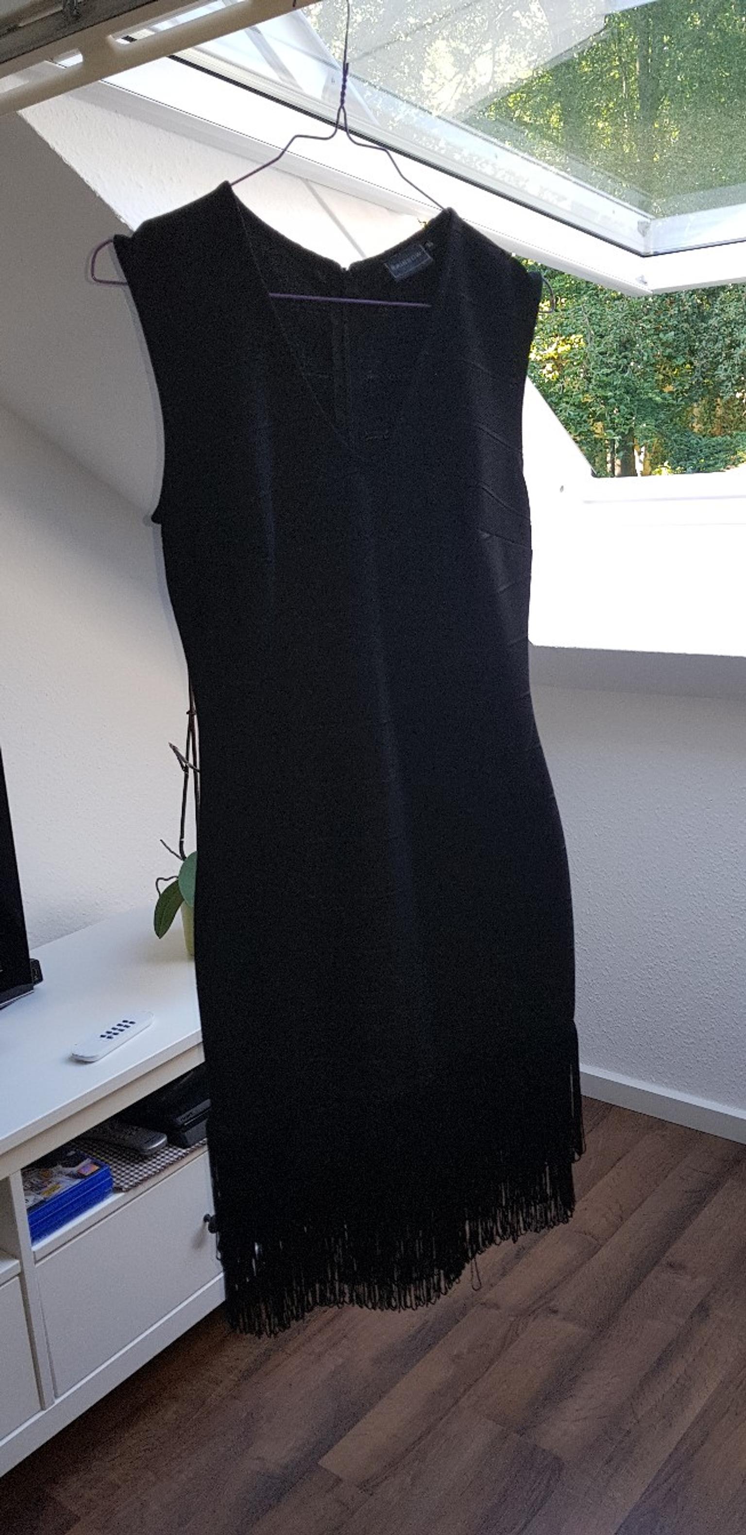 Schwarzes Kleid mit Fransen in 13 Bergisch Gladbach for €13.13