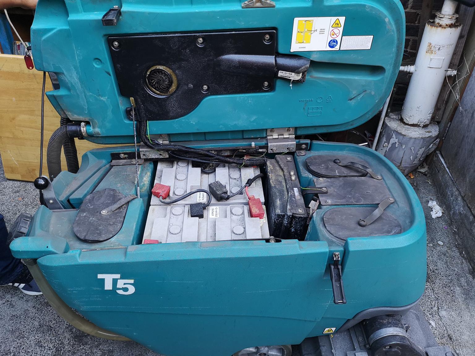 T5 Professional Cleaning Machine In Se22 Lewisham Fur 1 000 00
