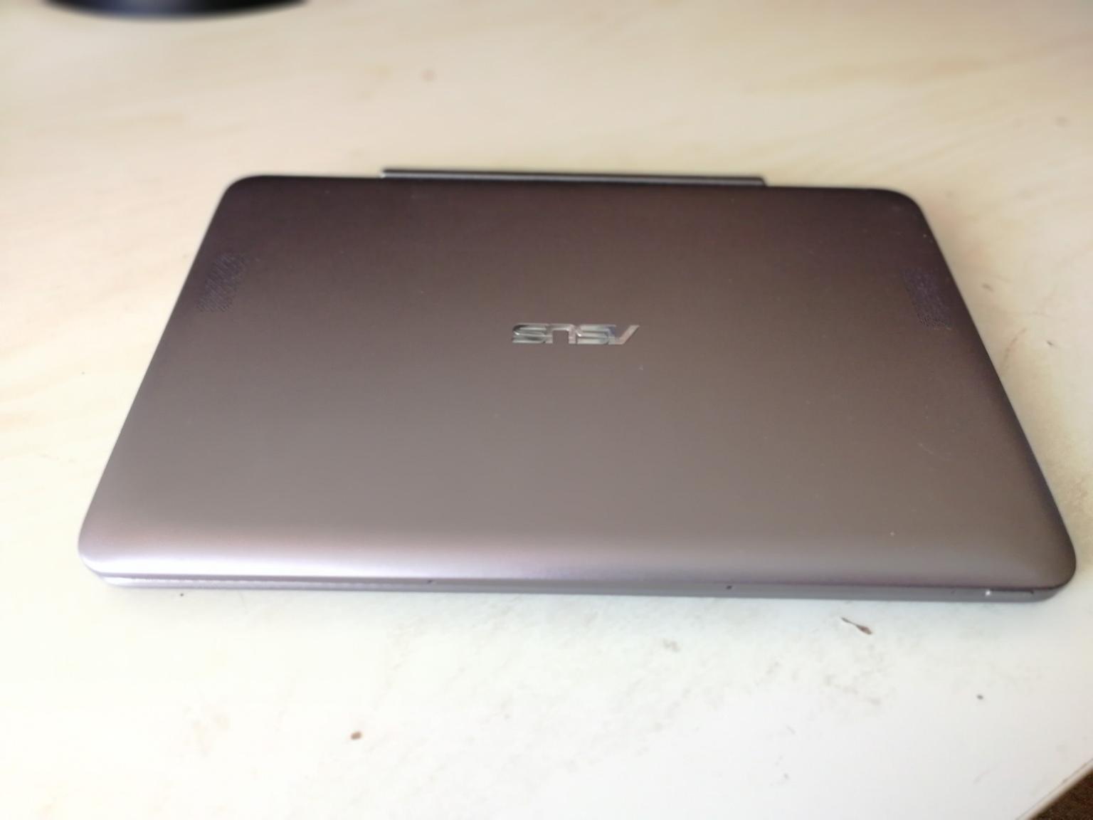 ASUS T28H Transformer Laptop and Tablet in WF28 Wakefield für £ 28