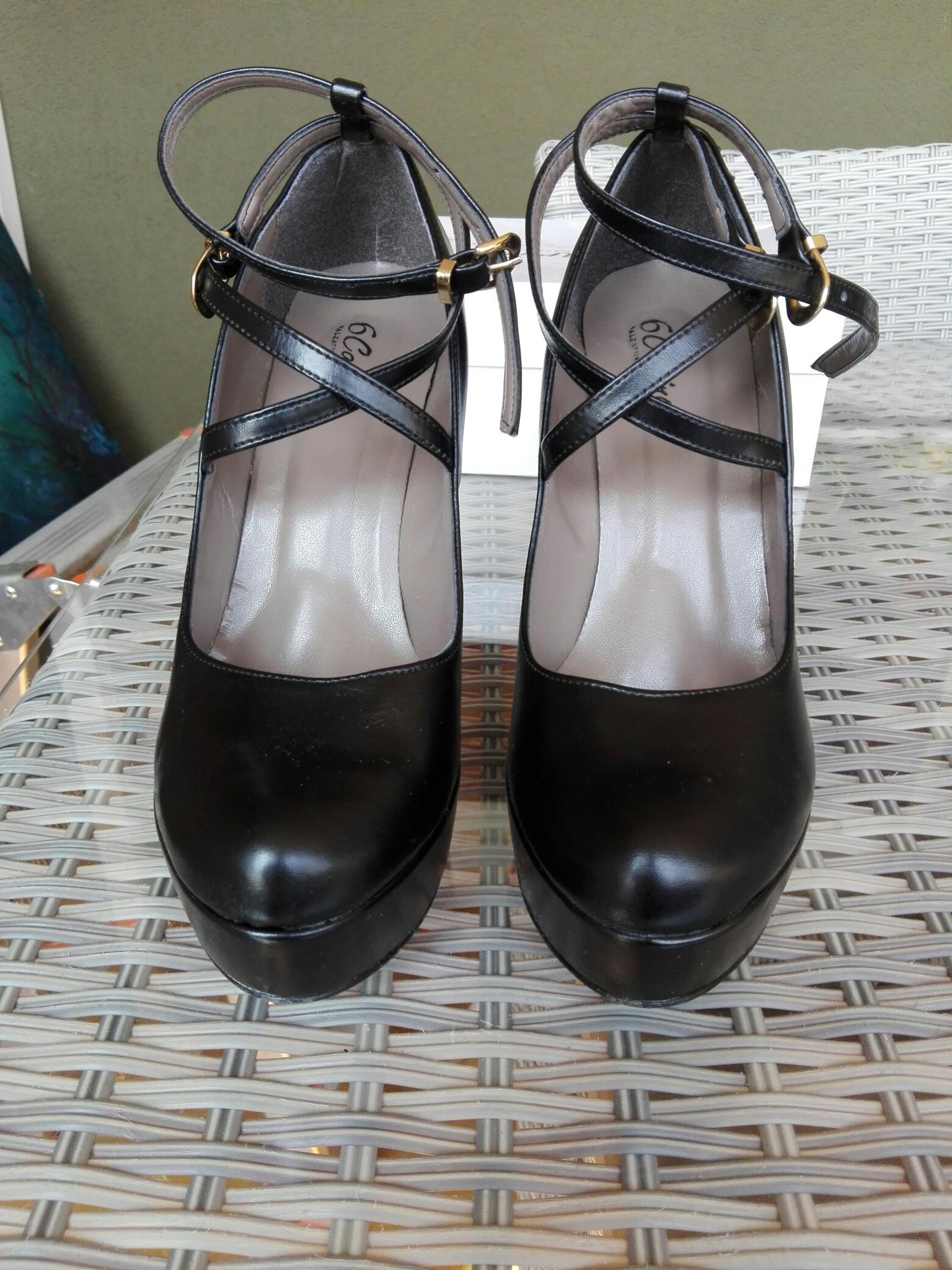 scarpe alte nere eleganti