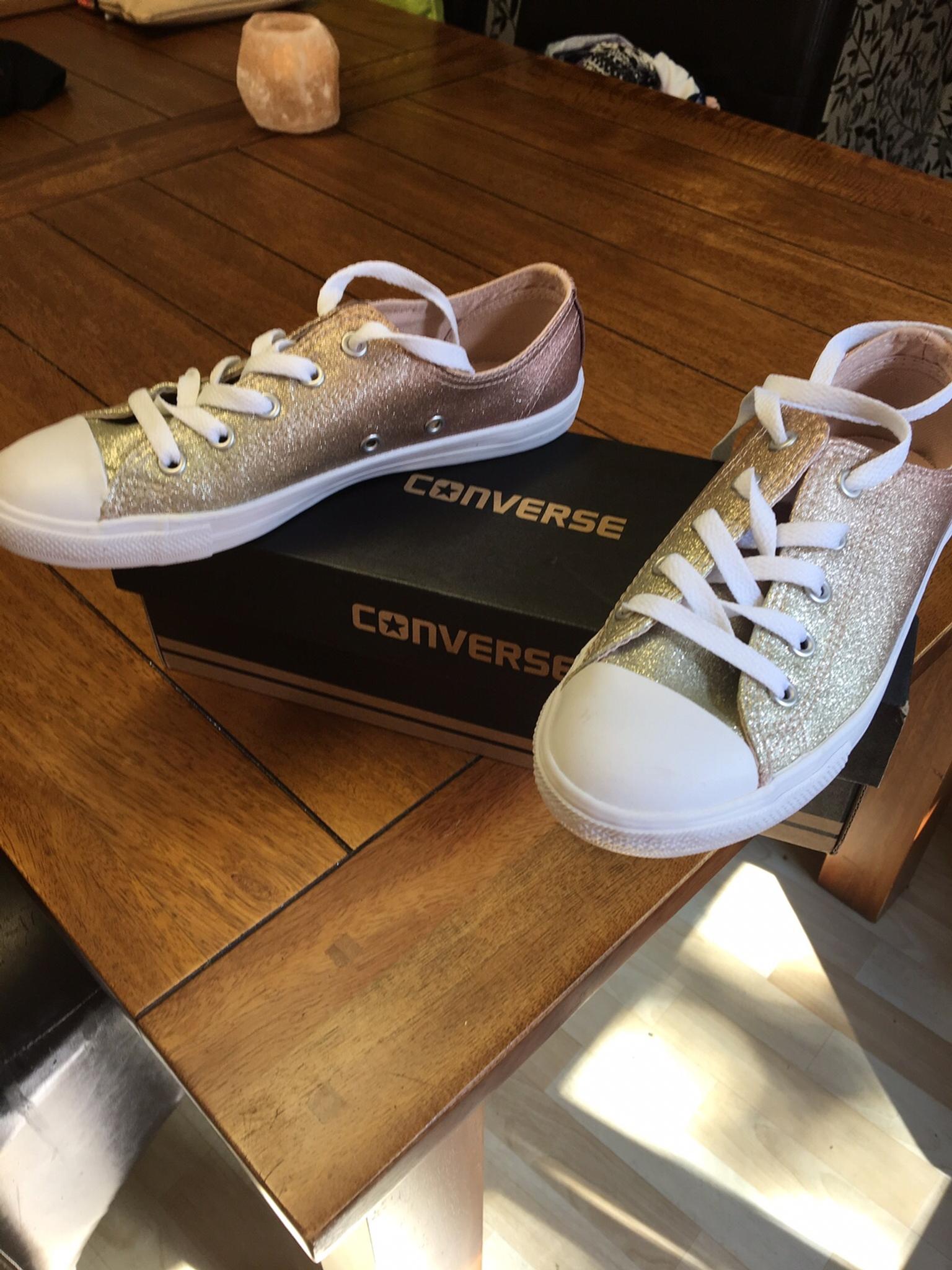 gold converse size 4