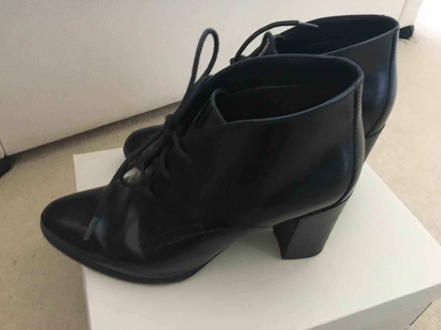 clarks black heeled boots