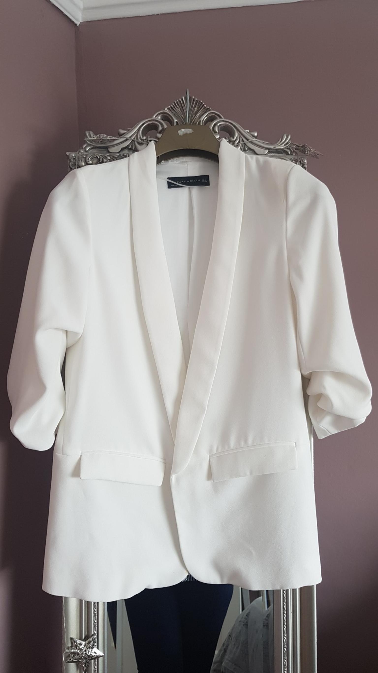Womans Zara white blazer in L21 Sefton 