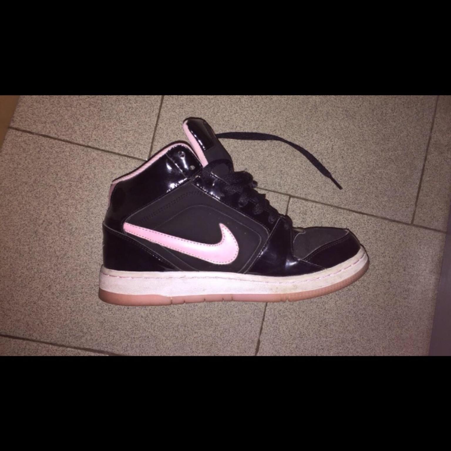 scarpe nike nere e rosa