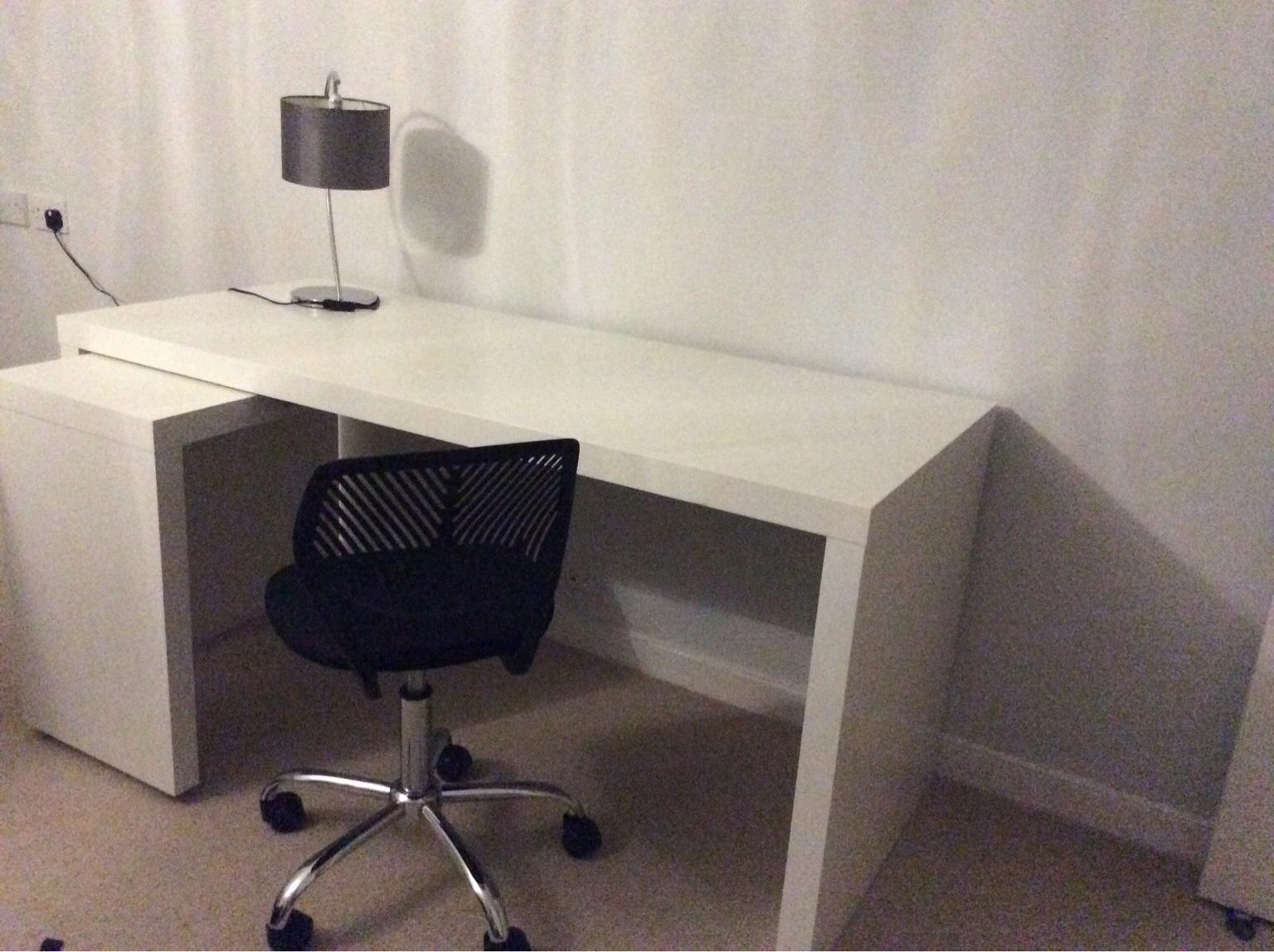Ikea Malm Desk With Pull Out Panel In Gu22 Woking Fur 50 00 Zum