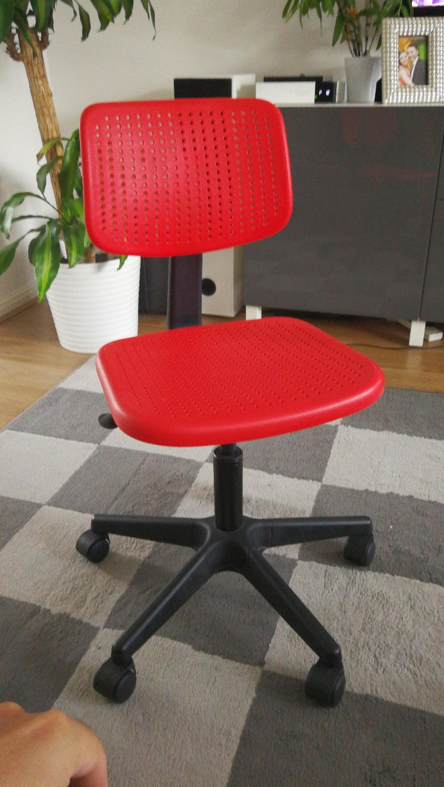 Ikea Kids Desk Chair In Chester For 10 00 For Sale Shpock
