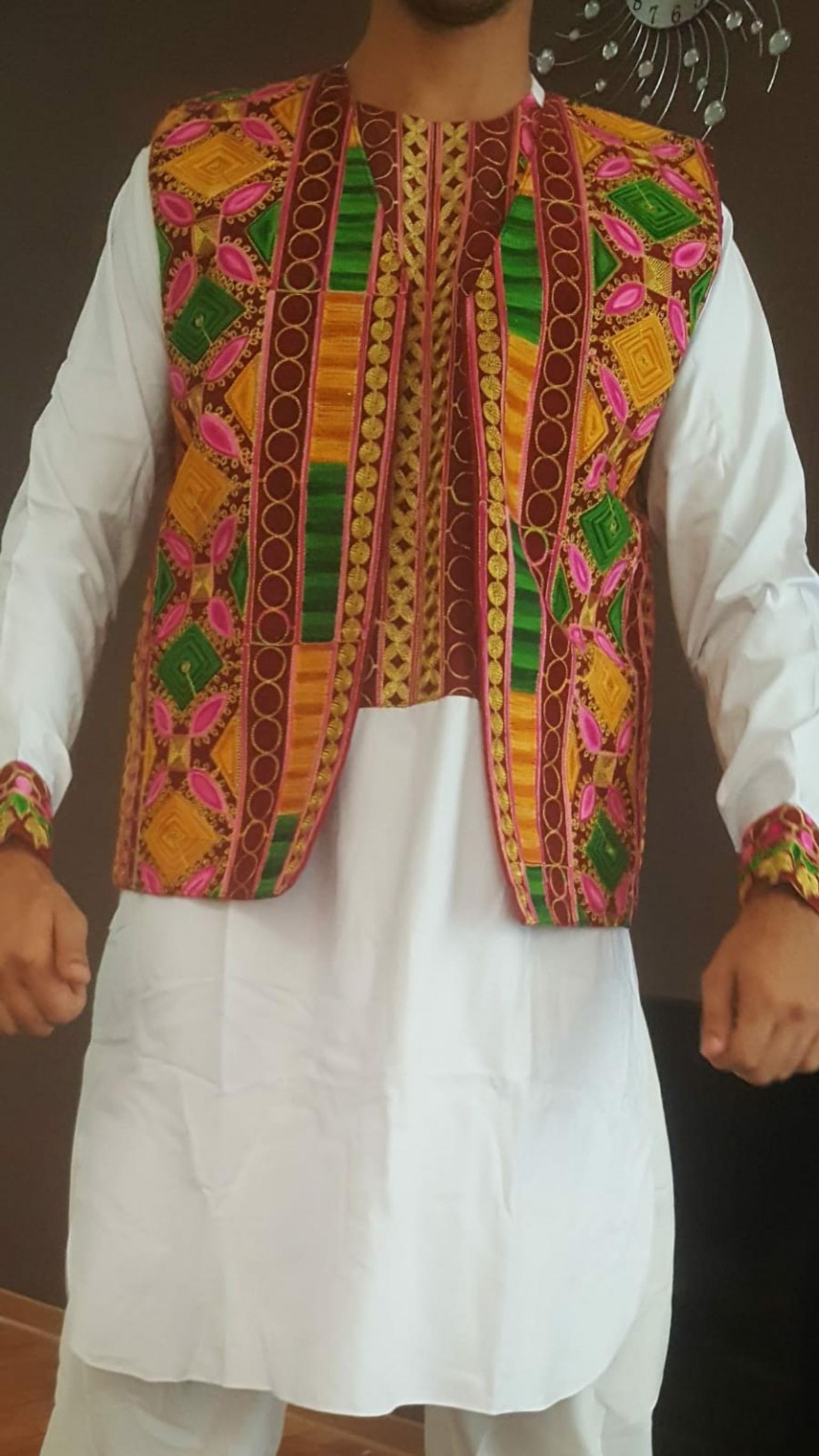 Schone Afghanische Kleid Fur Manner Ganz Neue In Frankfurt Am Main Fur 65 00 Zum Verkauf Shpock De