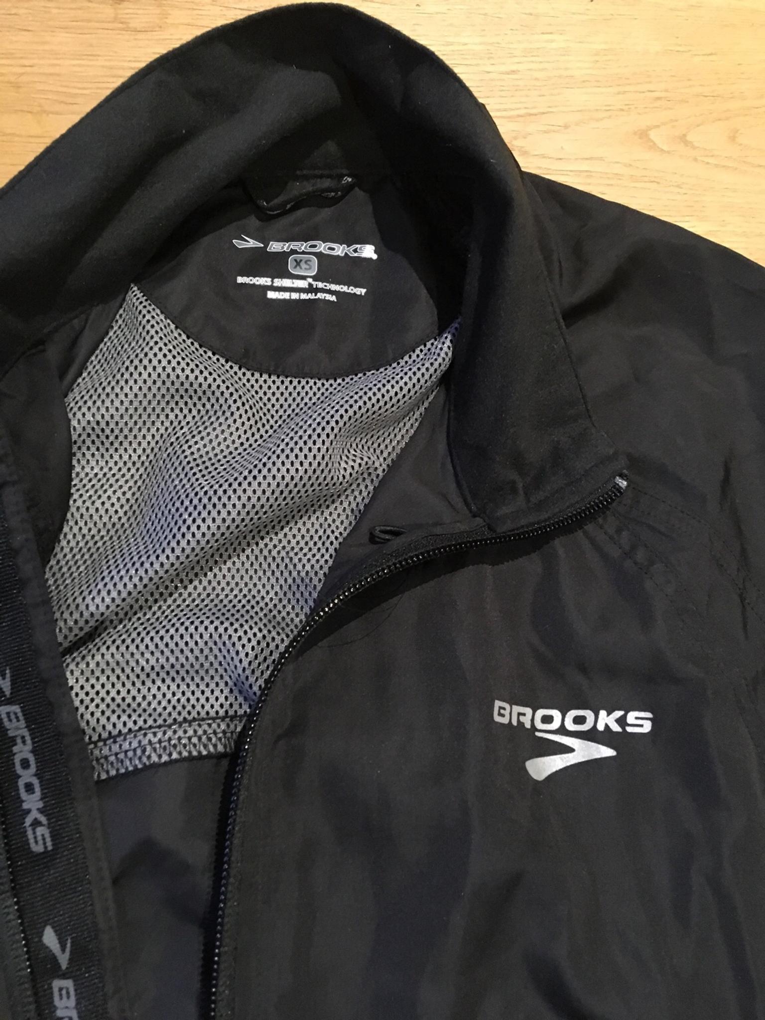 brooks running jacket black
